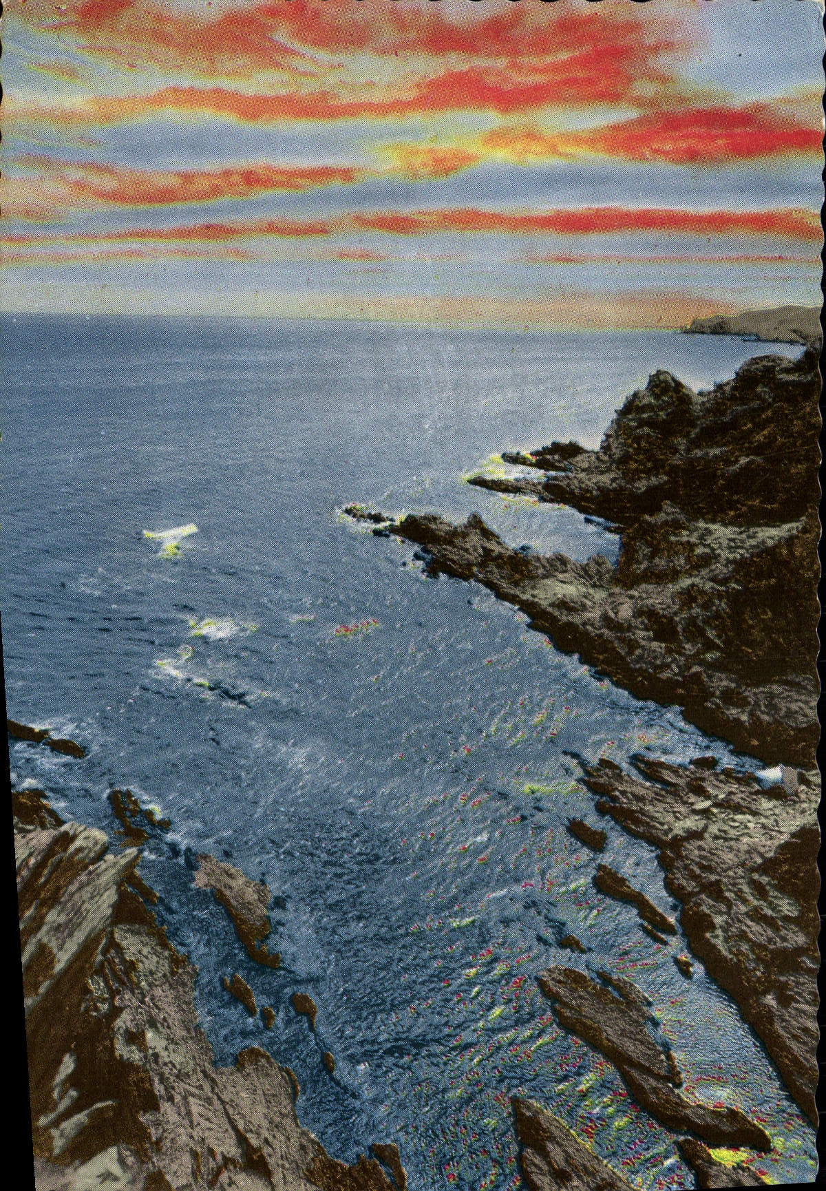 CPM La Cote Vermeille Ensoleillee Vue Sur La Cote