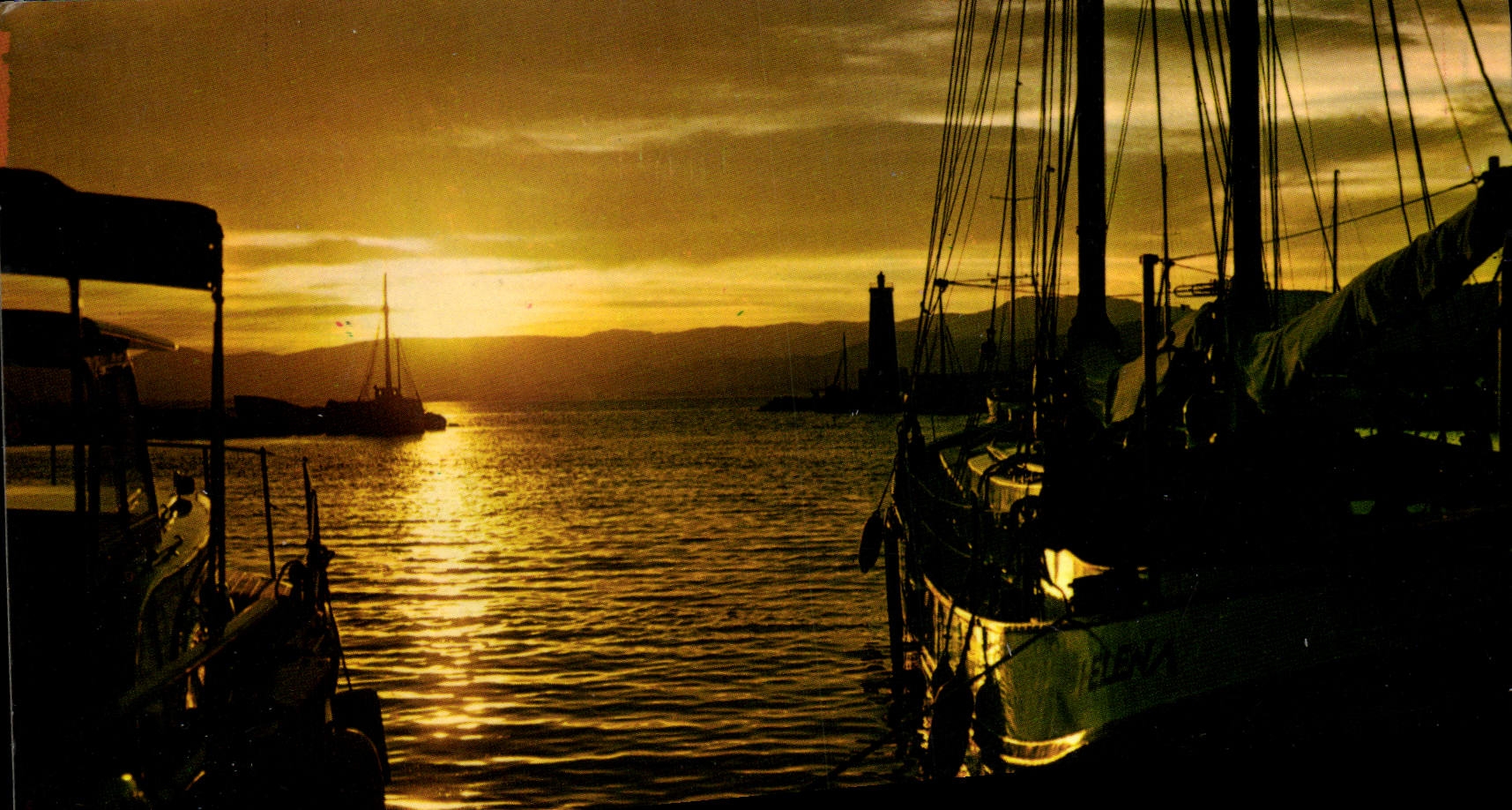 MODERN CARD Light And Beauty Of the Dimension of Azure Ornament of Gold On the yachts with the setting sun