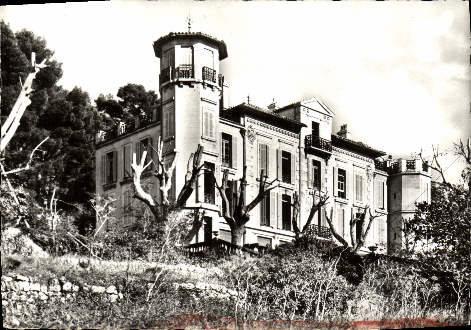 MODERN CARD Convalescent home Of the Cases Associated Of the Street Mornay Revest Water