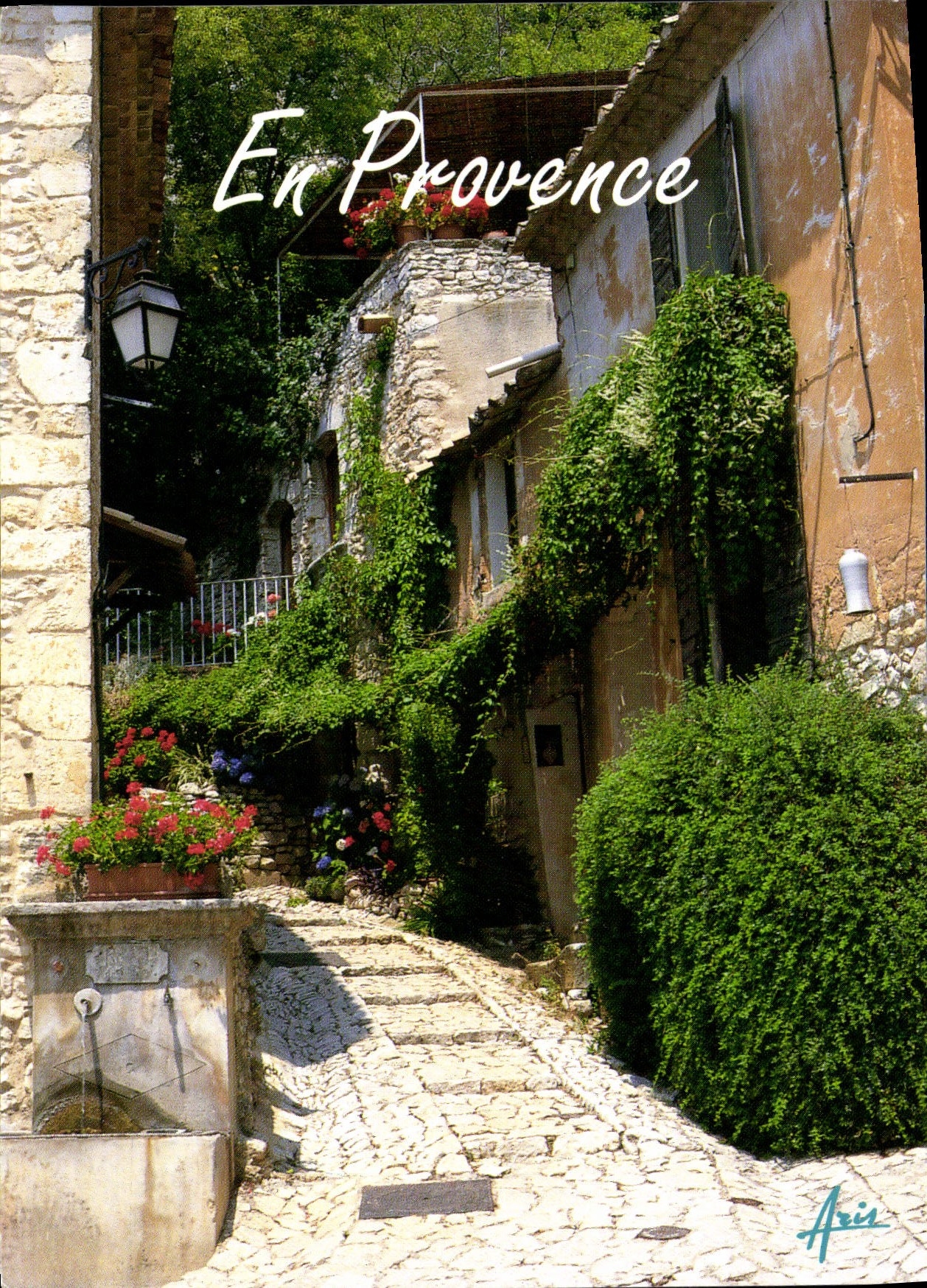 CPM Une Rue Typique De La Provence