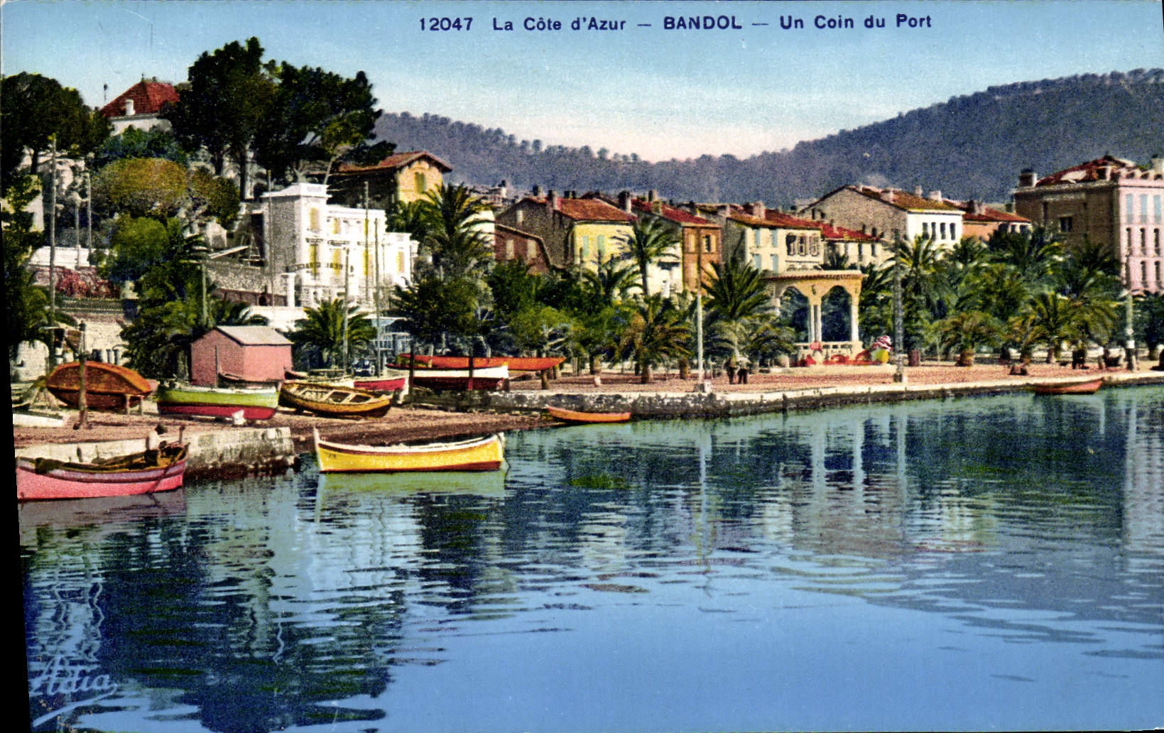 POSTAL de la VENDIMIA la dimensión del azul de Bandol una esquina del puerto