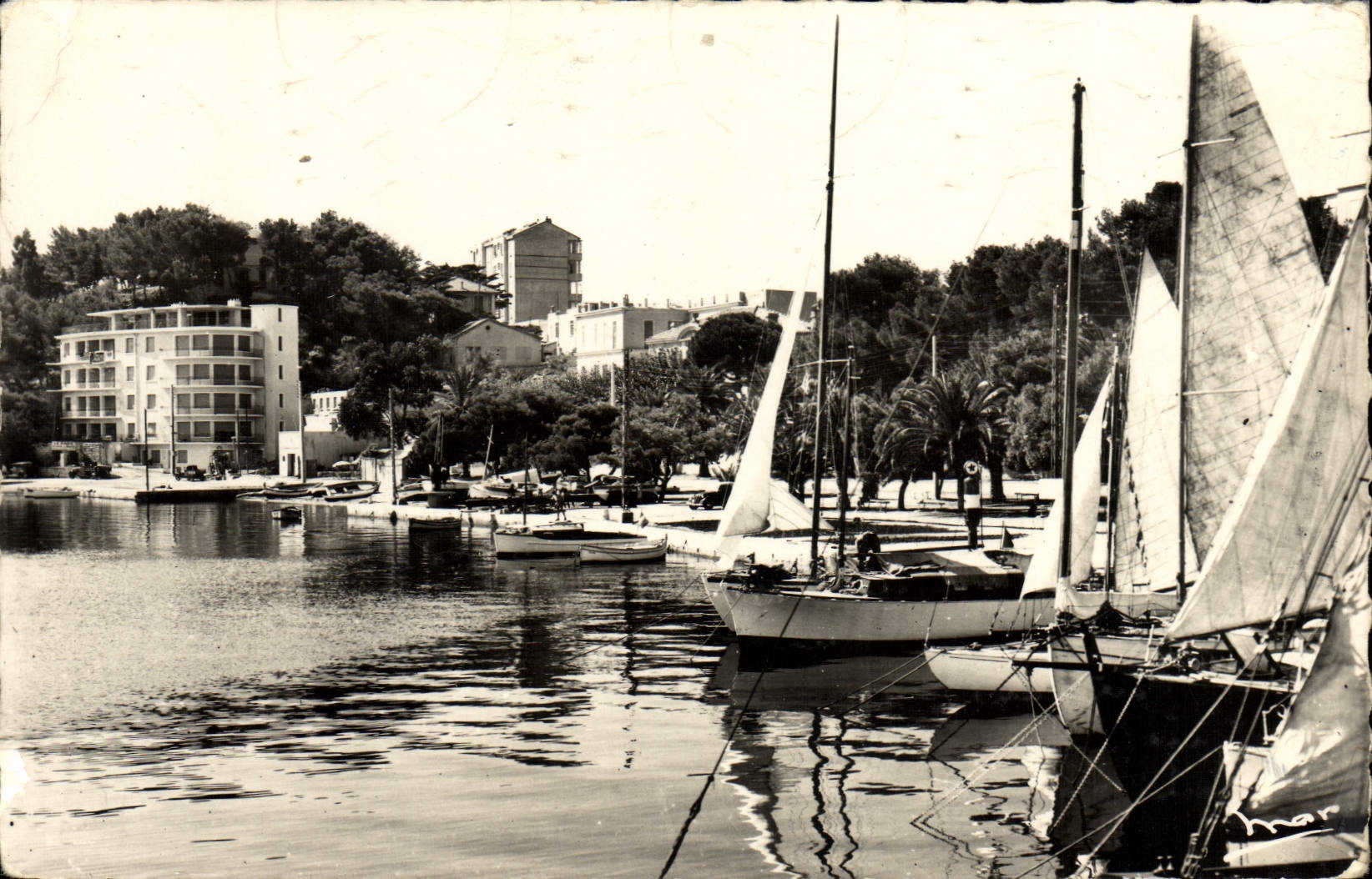 CPM La Cote d'Azur Bandol Un Coin Du Port Bateaux