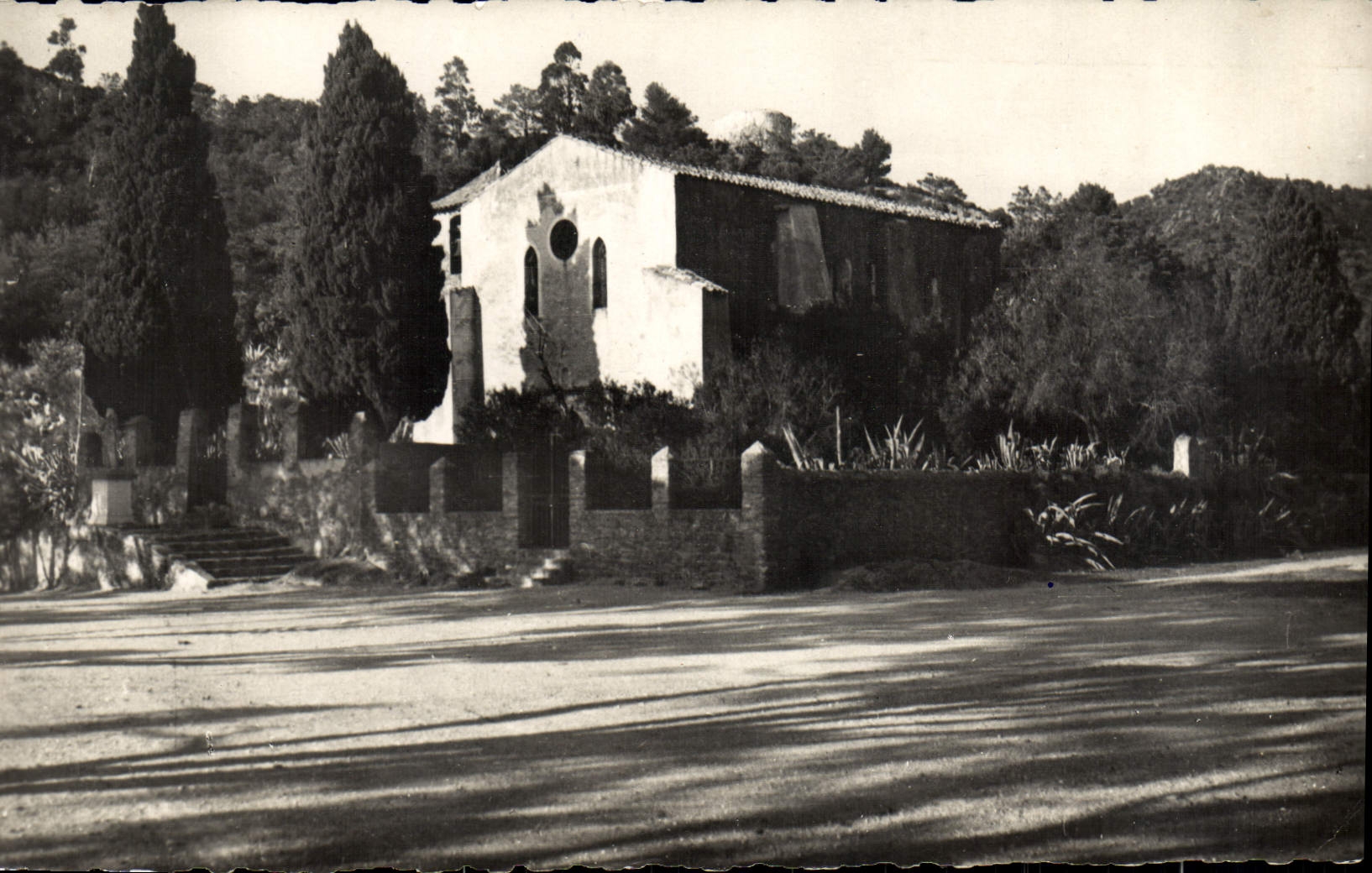 CPM Cote d'Azur Varoise Bormes Les Mimosas Chapelle Saint Francois