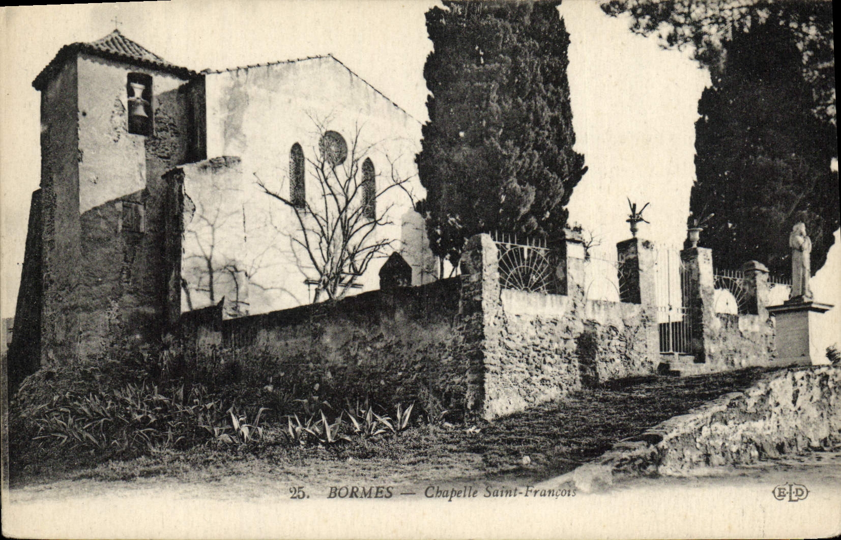 VINTAGE POSTCARD Bormes Vault François Saint