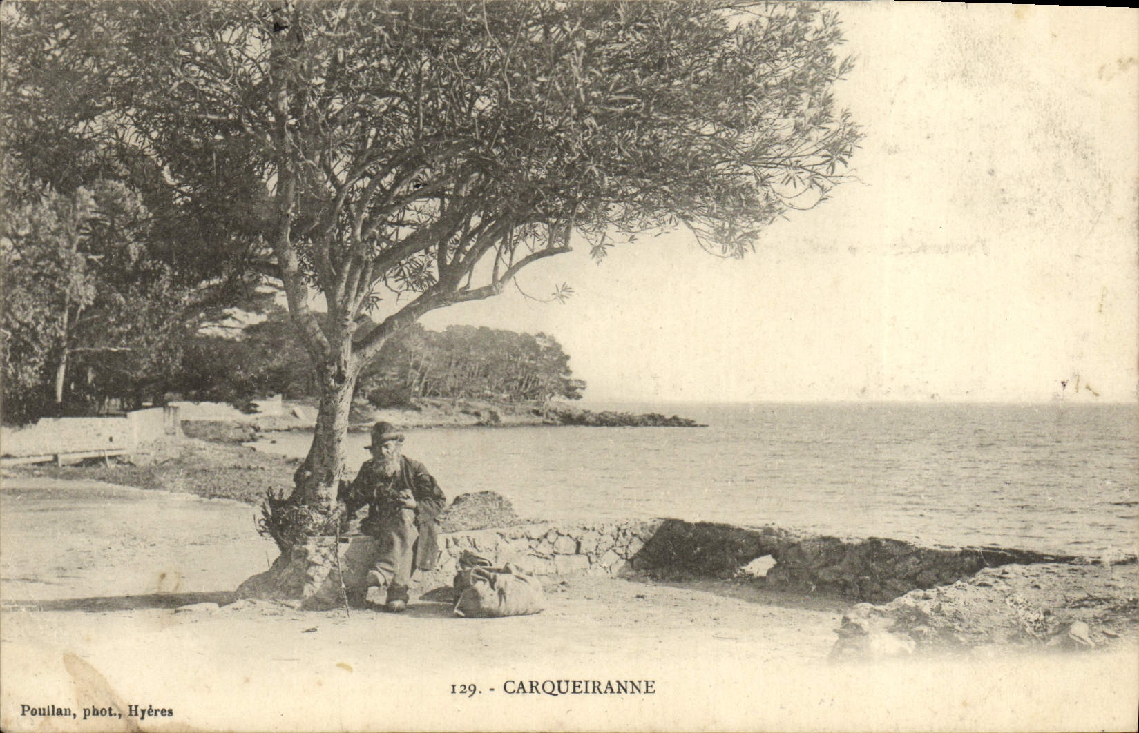 VINTAGE POSTCARD Carqueiranne