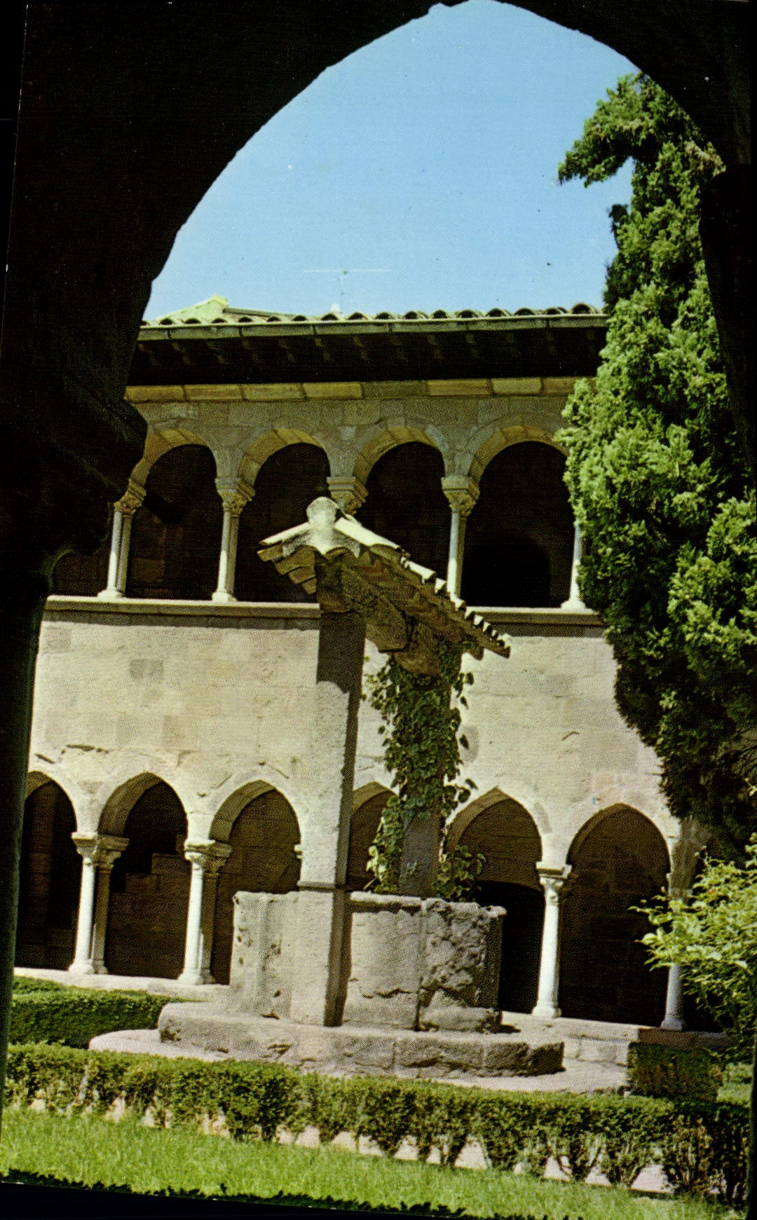 MODERN CARD Frejus Escaped On the Cloister And the Well