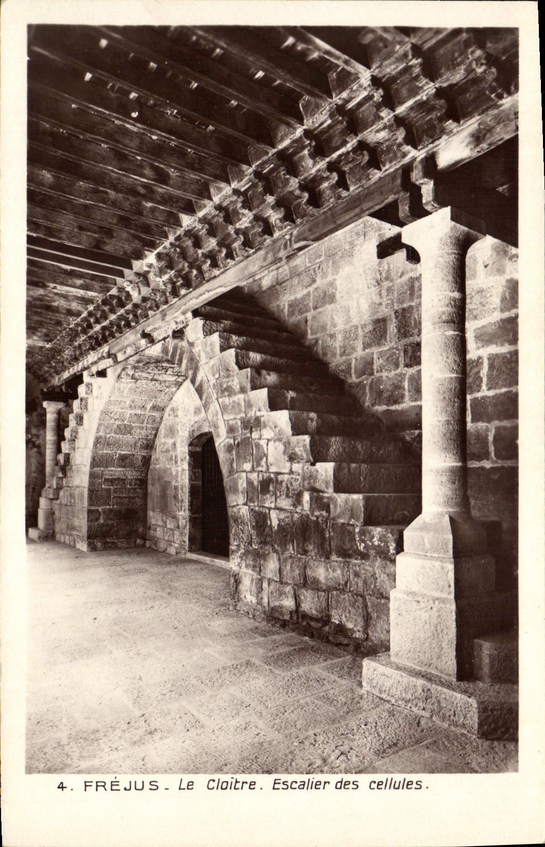 CPA Frejus Le Cloitre Escalier des Cellules