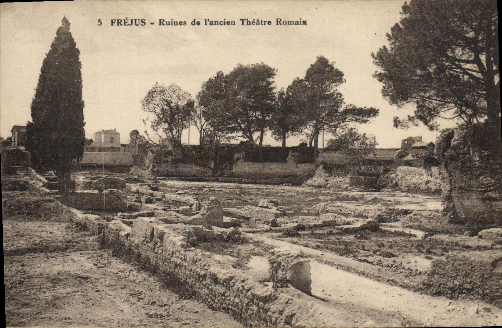 CPA Frejus Ruines de I'ancien Theatre Romain