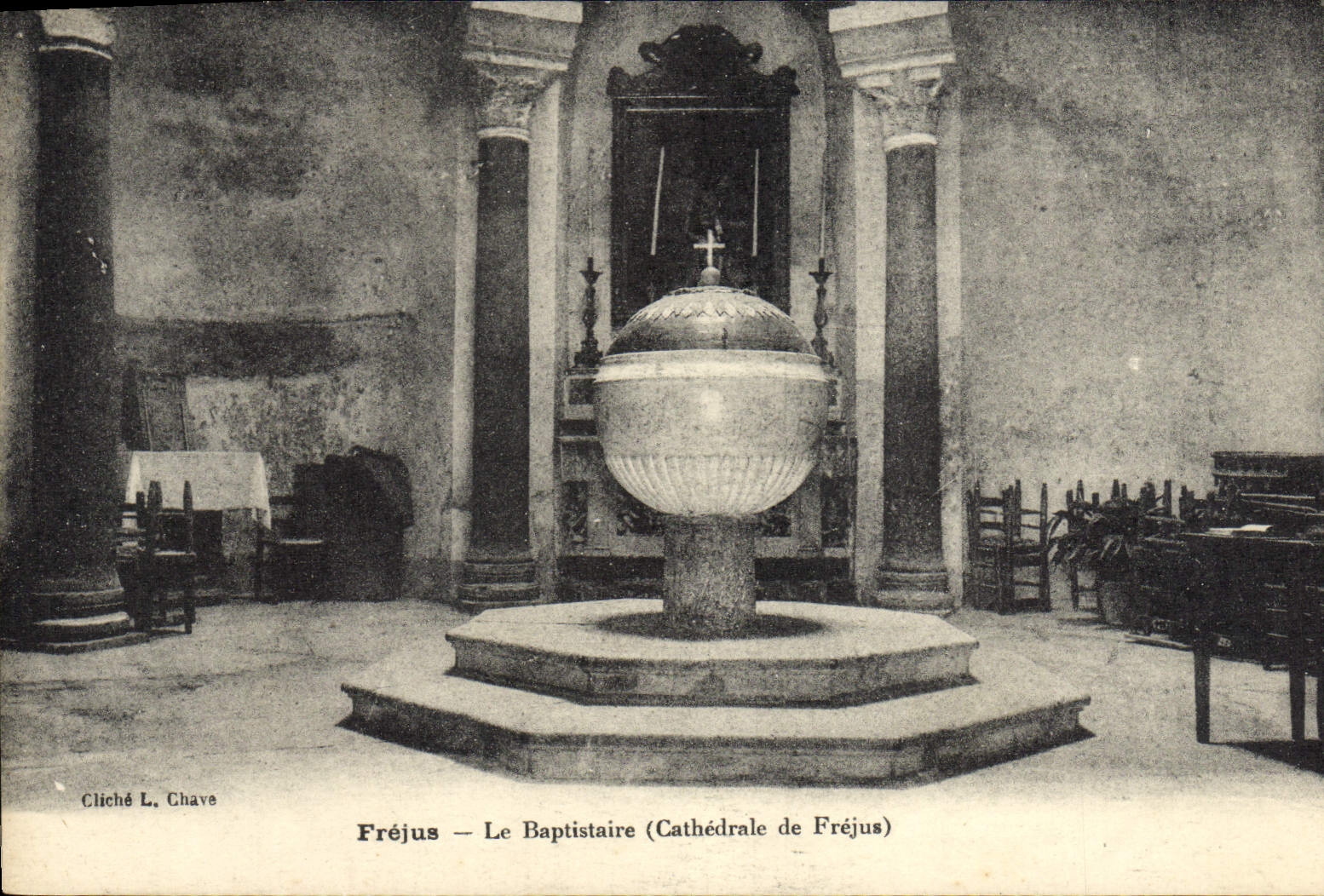 CPA Frejus Le Baptistaire Cathedrale 