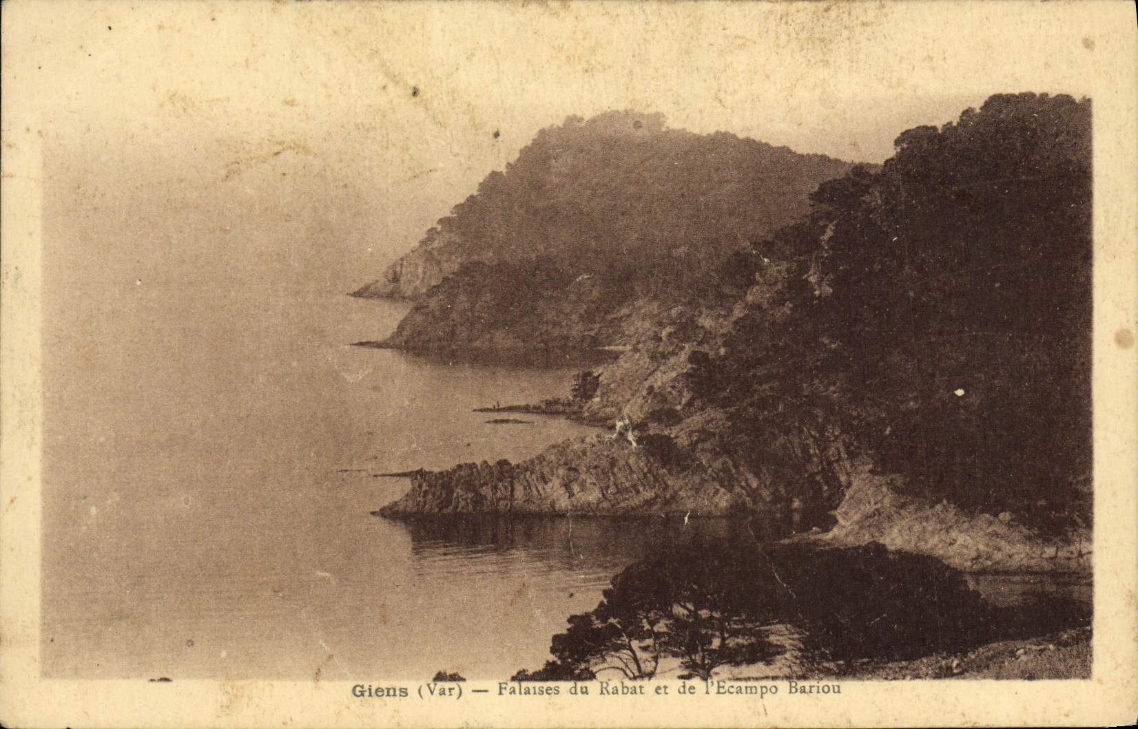VINTAGE POSTCARD Giens Cliffs Of the Reduction and I' Ecampo Bariou