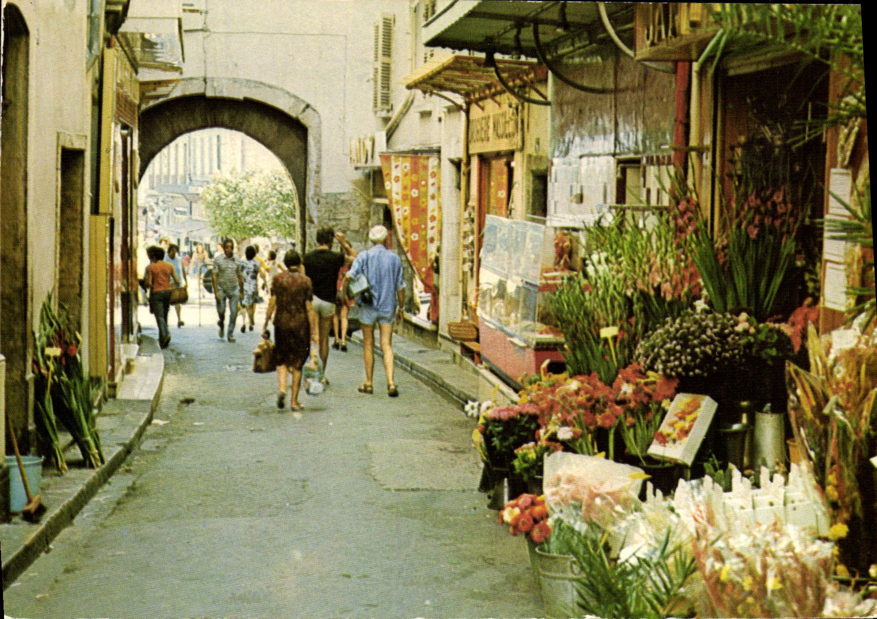 CPM Hyeres La Vieille Ville Pittoresque