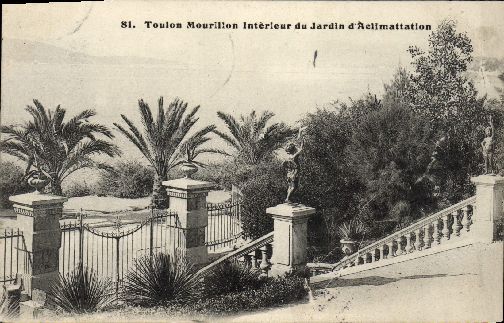 CPA Toulon Mourillon Interieur du Jardin d'Aclimatation