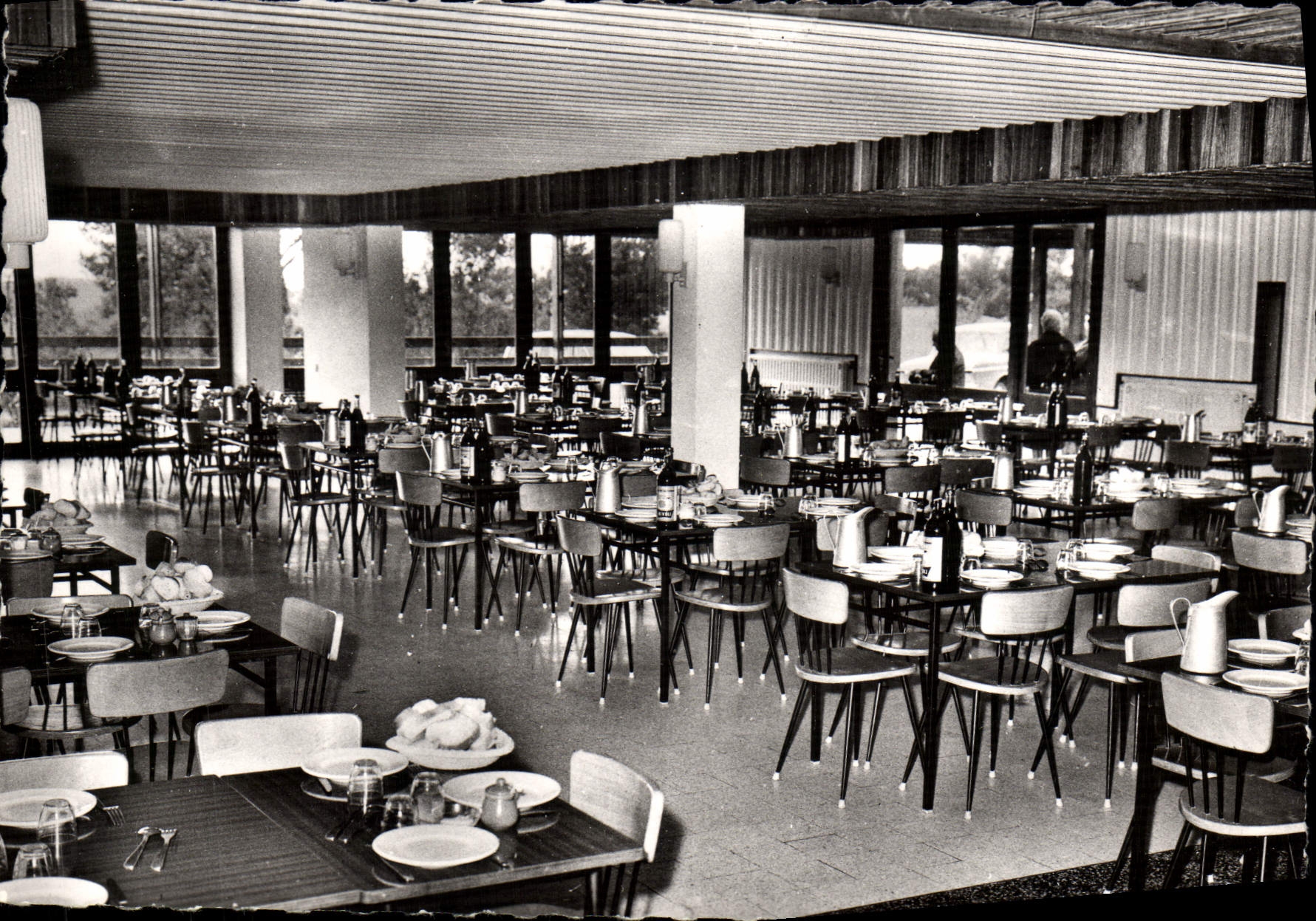 MODERN CARD Vacation village for families the Restaurant Pradet VVF