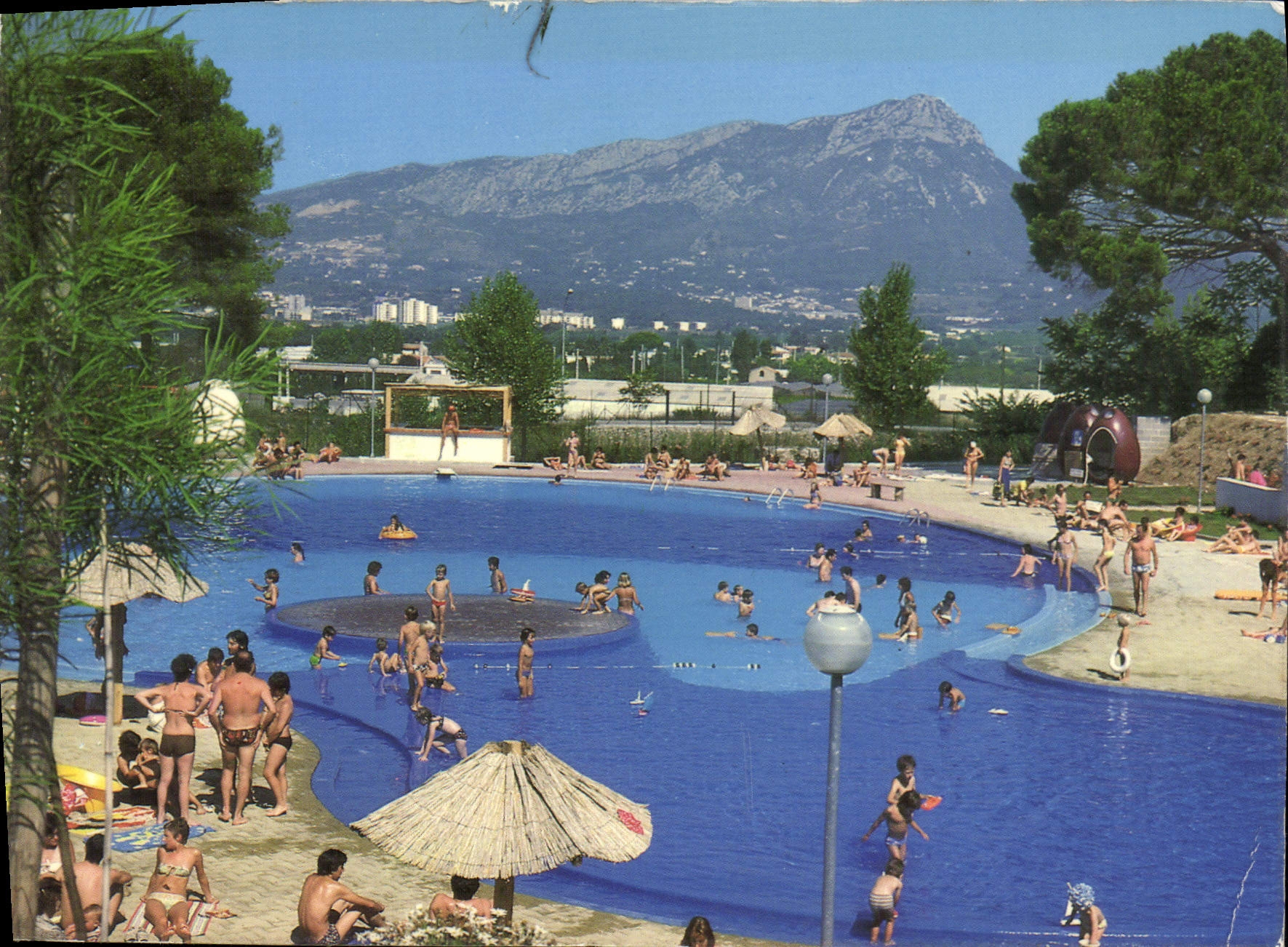 MODERN CARD Arepos Bayette Pradet Recreational center and of holidays