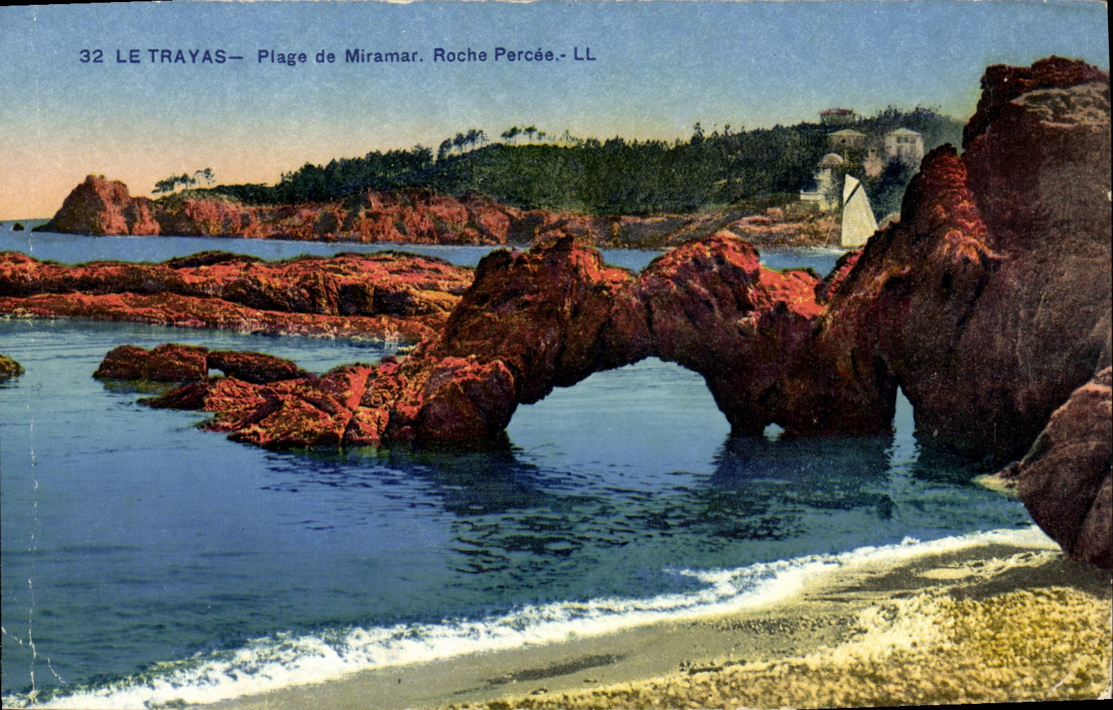 CPA Le Trayas Plage de Miramar Roche Percee