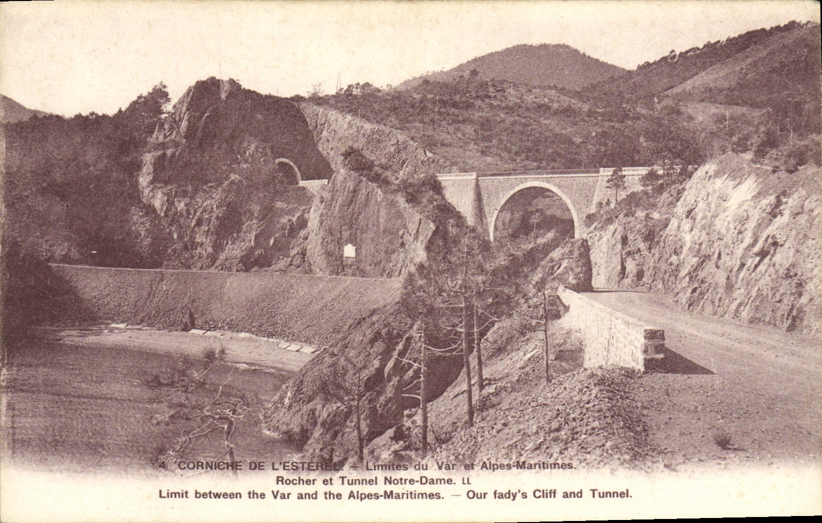 La cornisa de la POSTAL de la VENDIMIA de los límites de Esterel de y de las montan@as marítimas túnel oscila y de Notre Dame