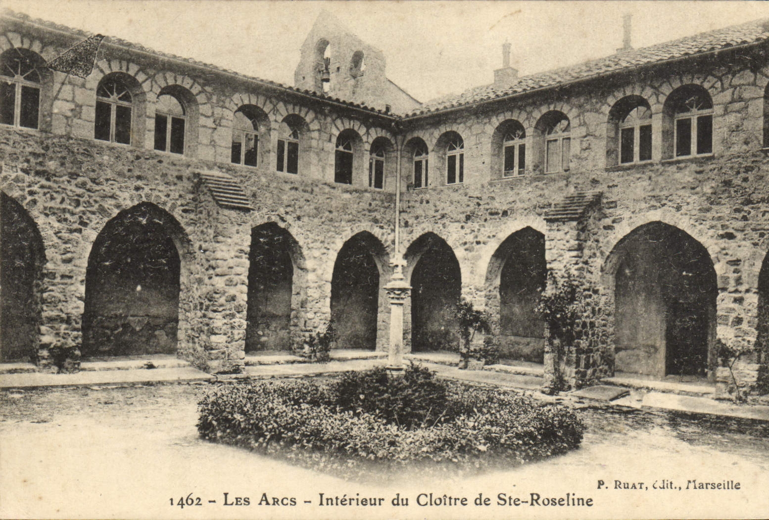 CPA Les Arcs Interieur du Cloitre de Ste Roseline