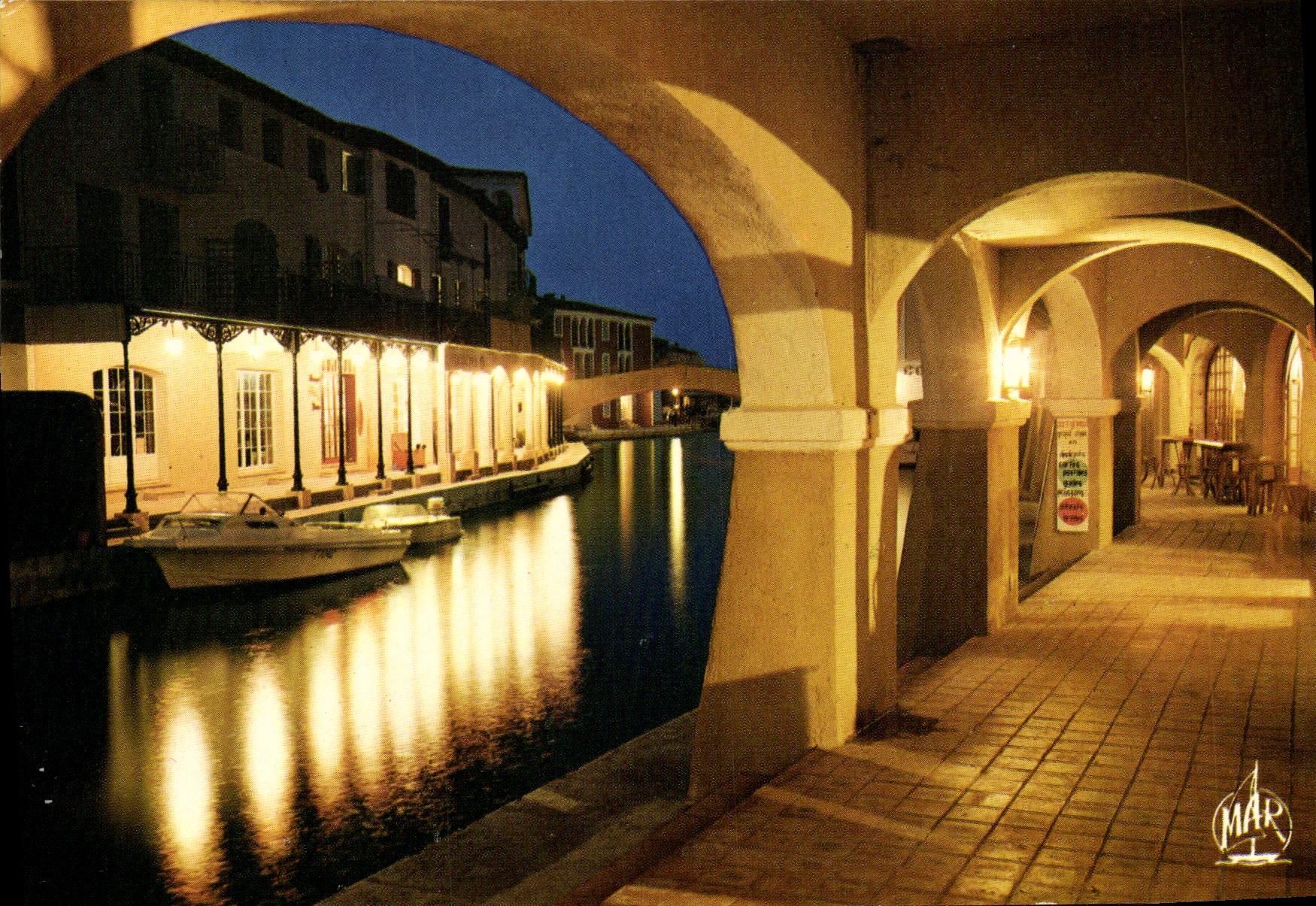 CPM Port Grimaud La Cite Lacustre Le long des canaux la nuit