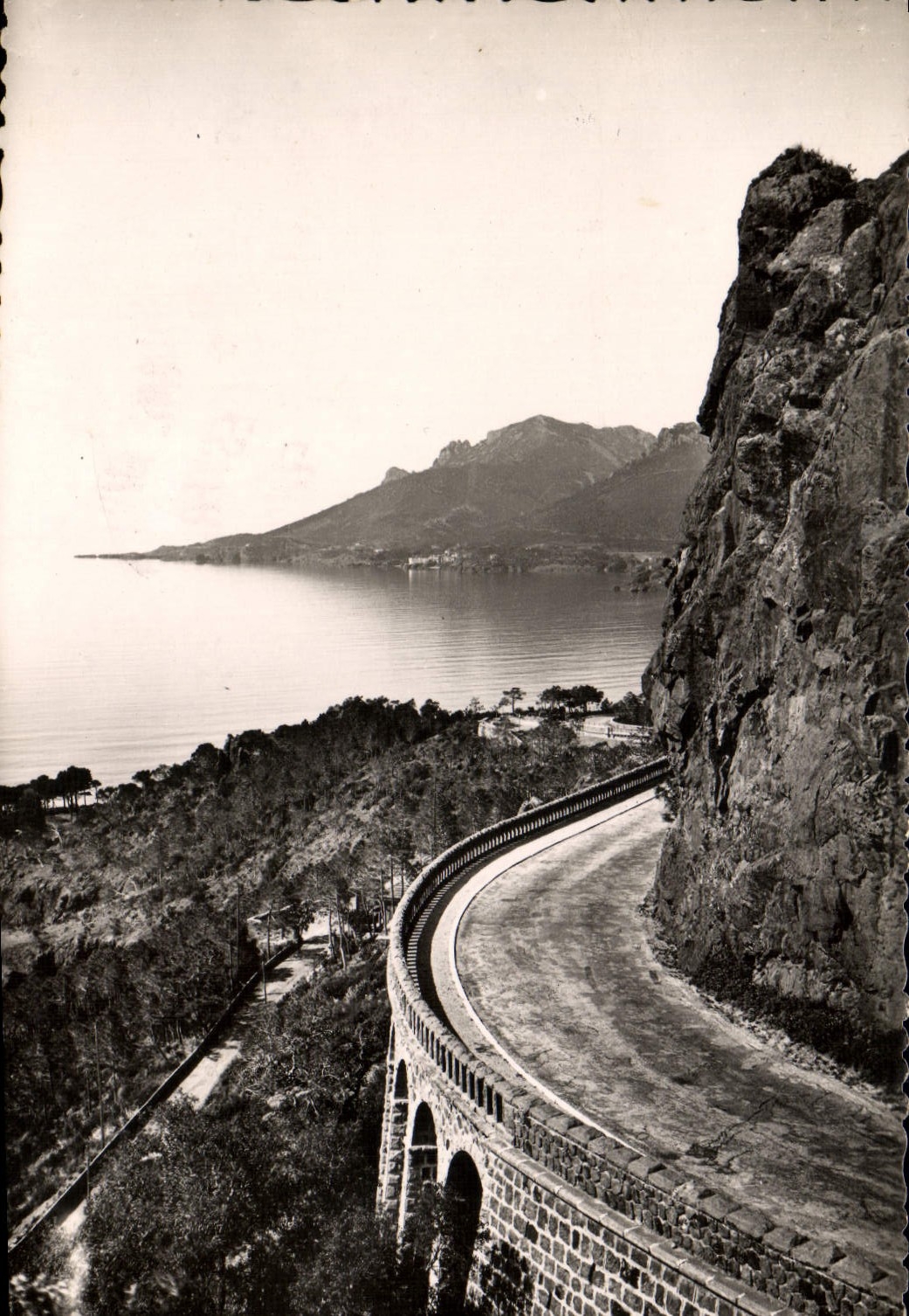 CPM La corniche d'or