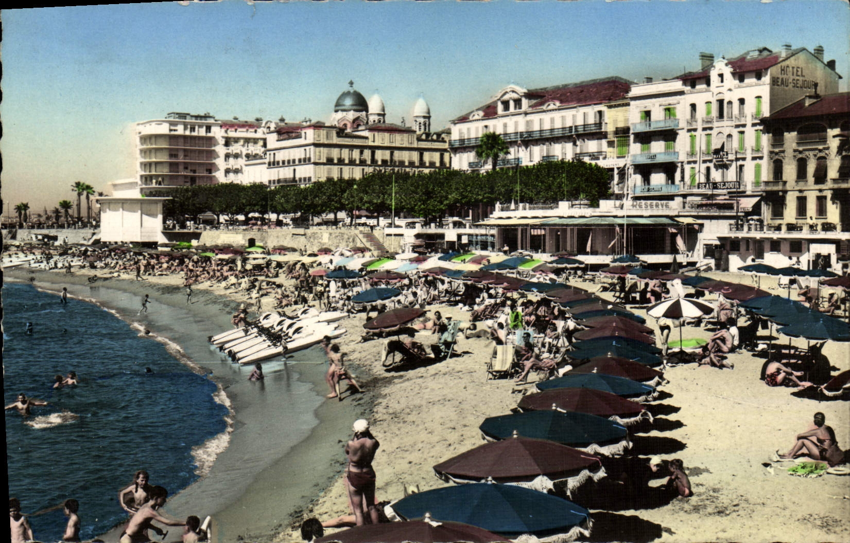 CPM Saint Raphael La Place et les Promenade