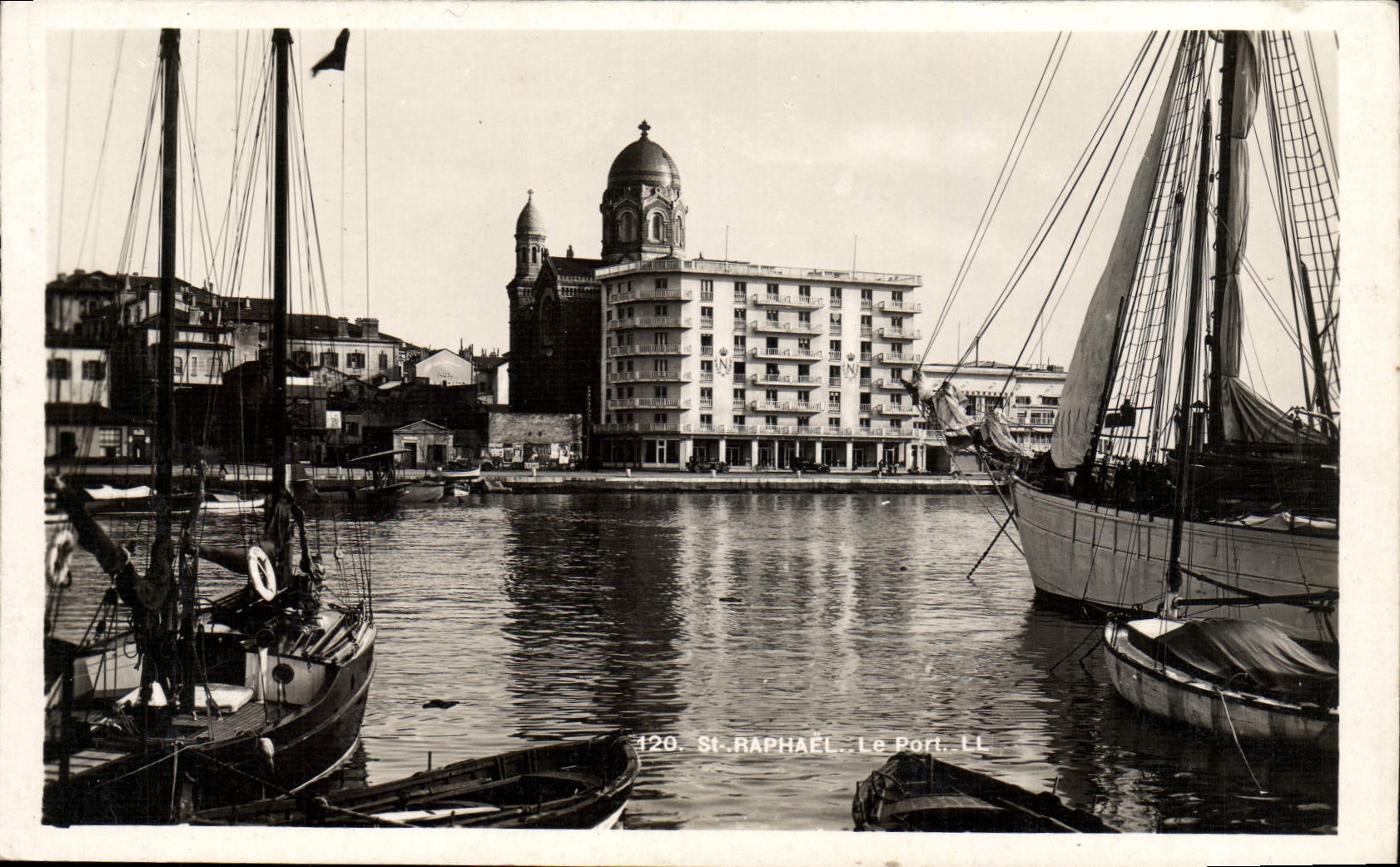 VINTAGE POSTCARD St Raphael the Port Boats