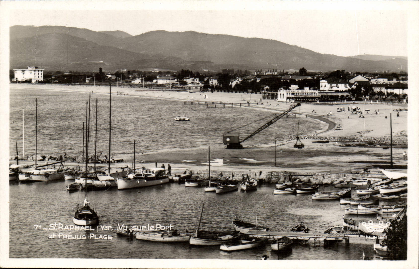 CPM St Raphael Vu Sur le Port Plage Peleteuse