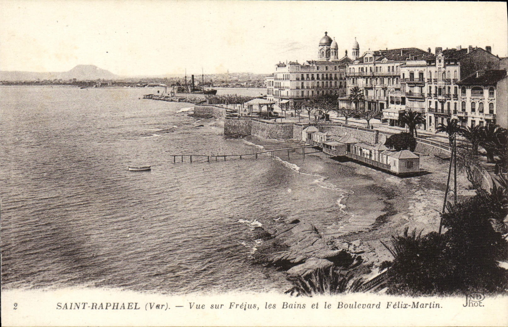 CPA Saint Raphael Vue sur Frejus les Bains et le Boulevard Felix Martin