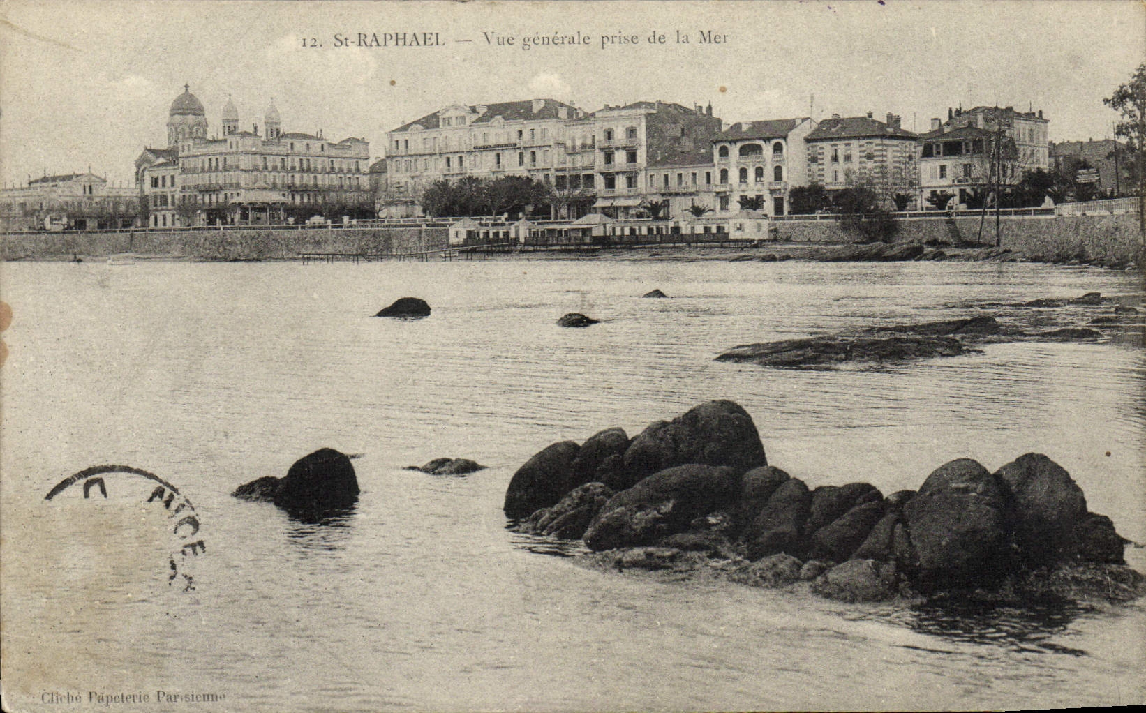 CPA St Raphael Vue Generale prise de la Mer