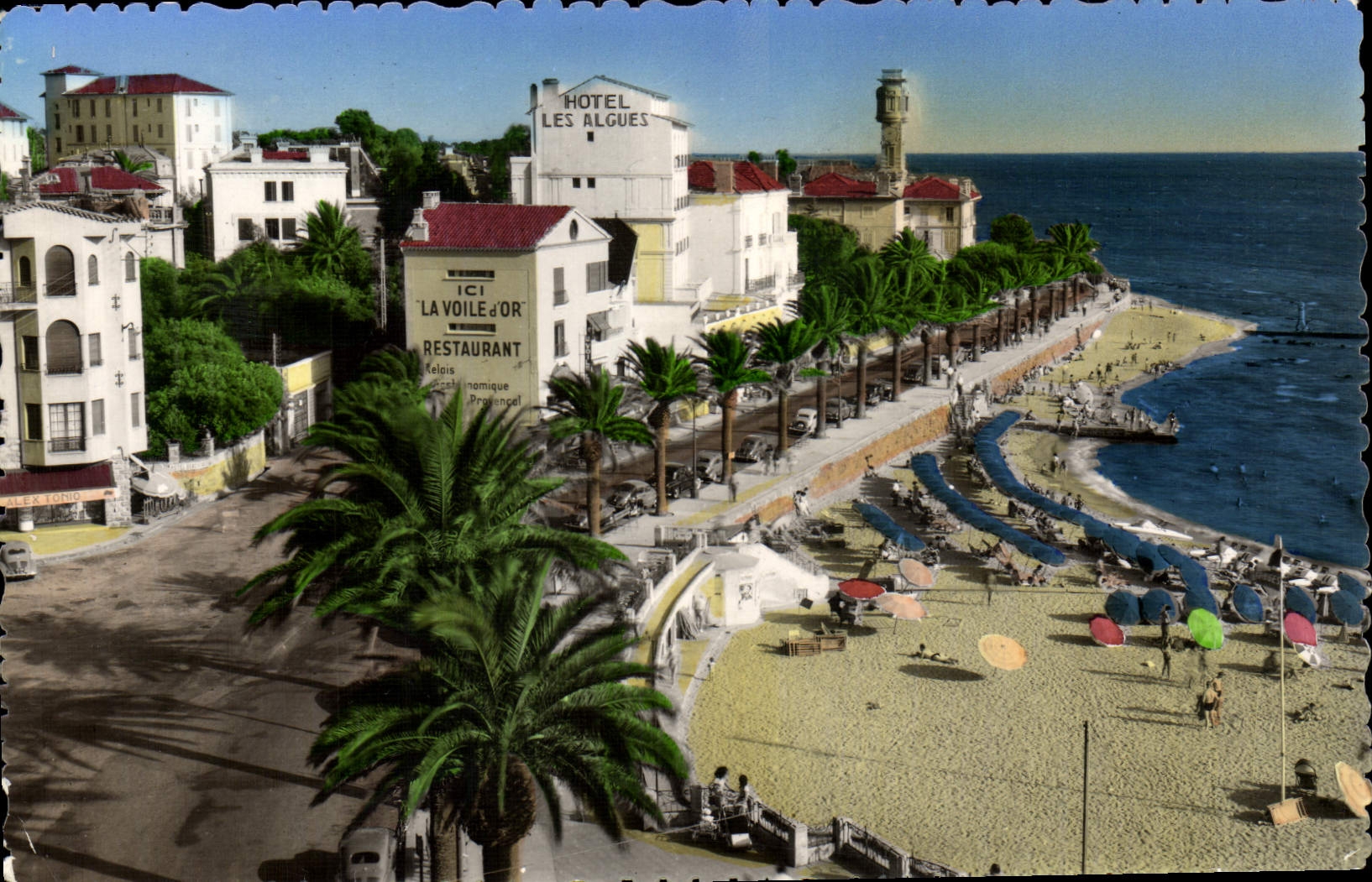 CPm Saint Raphael Le Bd Felix Martin et la Plage La Voile d'Or