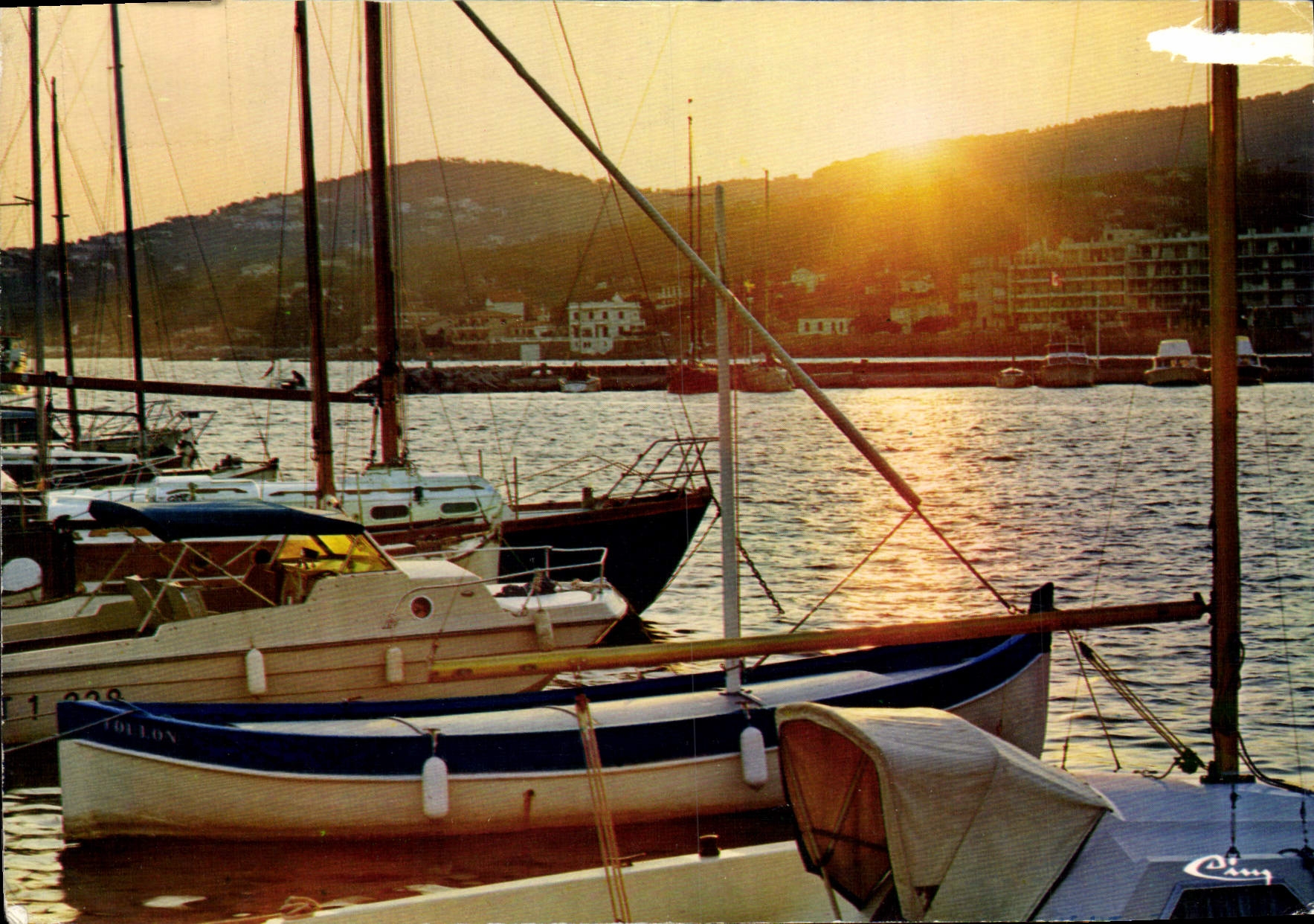 CPM Saint Maxime Coucher de Soleil Sur le Port Bateaux