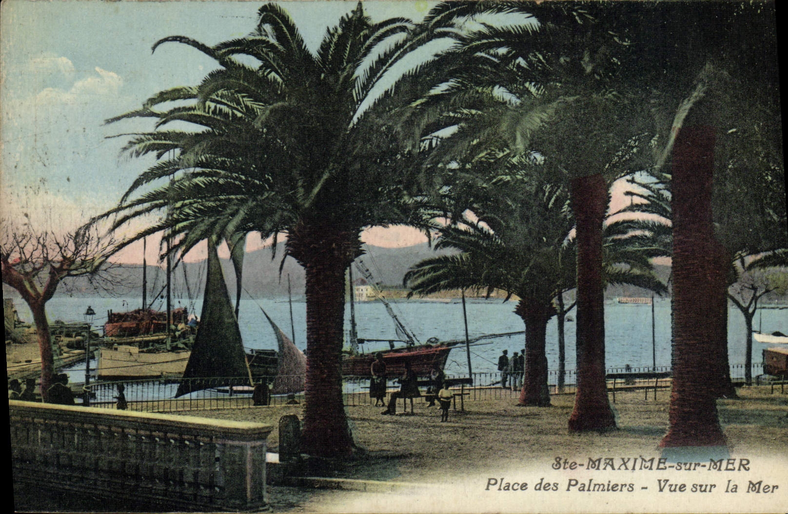 CPA Sainte Maxime Sur Mer Place des Palmiers Vue Sur la Mer Bateaux