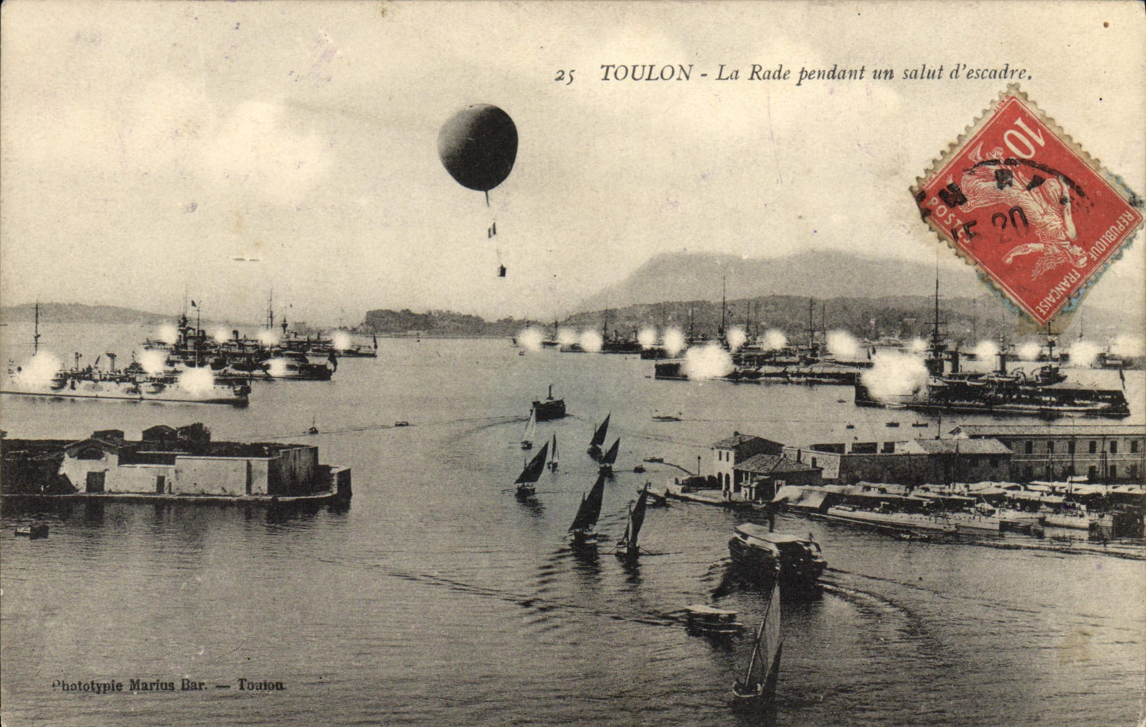 CPA Toulon La Rade pendant un salut d'escadre Ballon Bateaux 