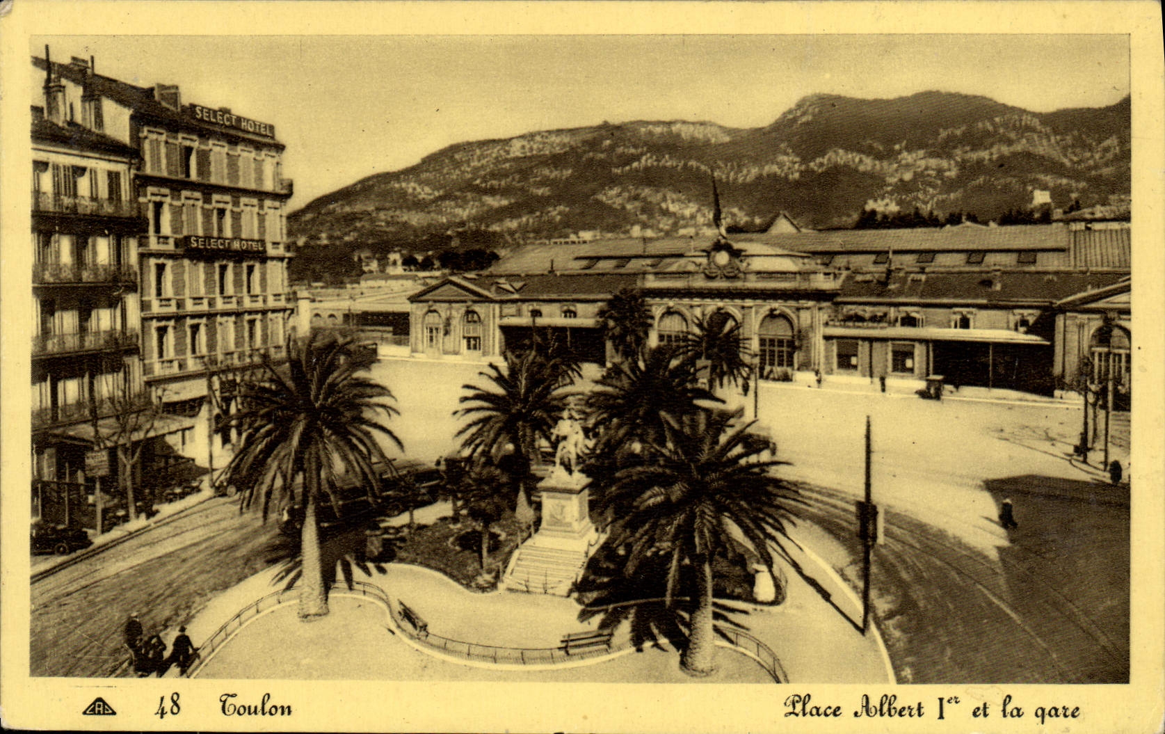 CPA Toulon Place Albert 1er et la gare 