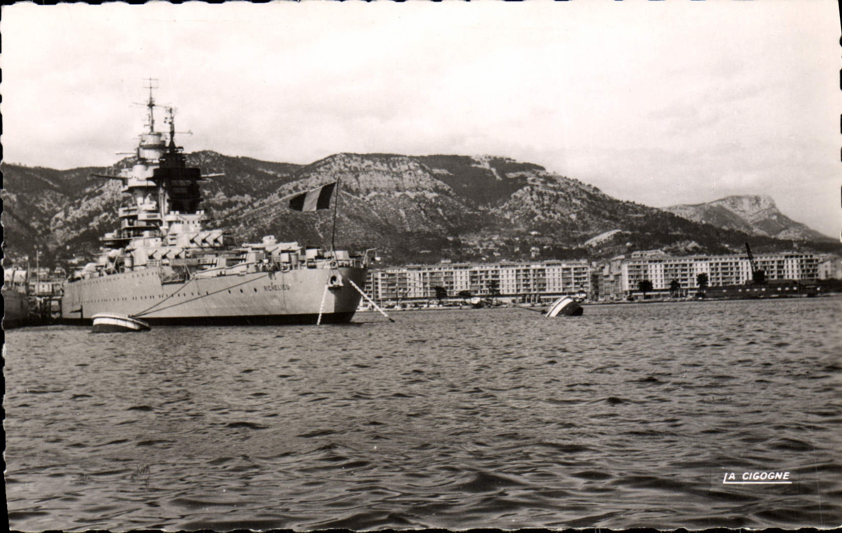 CPM Toulon Le cuirasse Richelieu Le Quai Stalingrad Bateaux