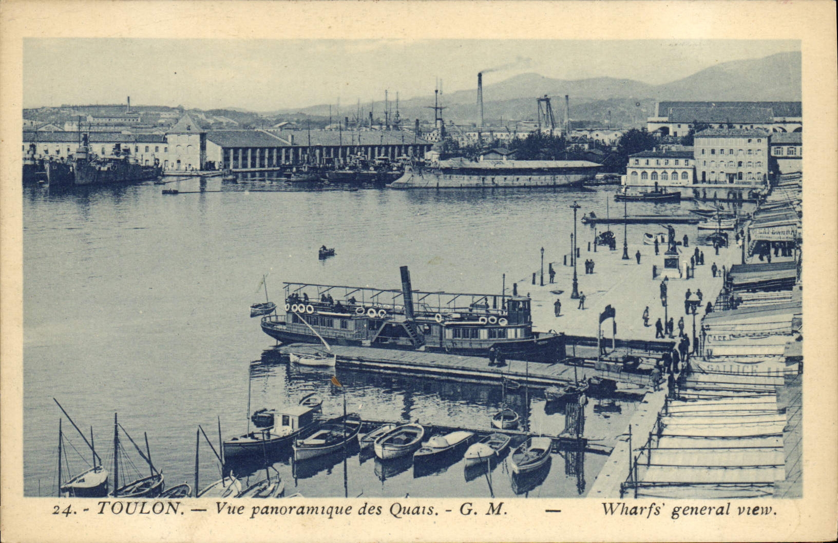CPA Toulon Vue panoramique des Quais Bateaux