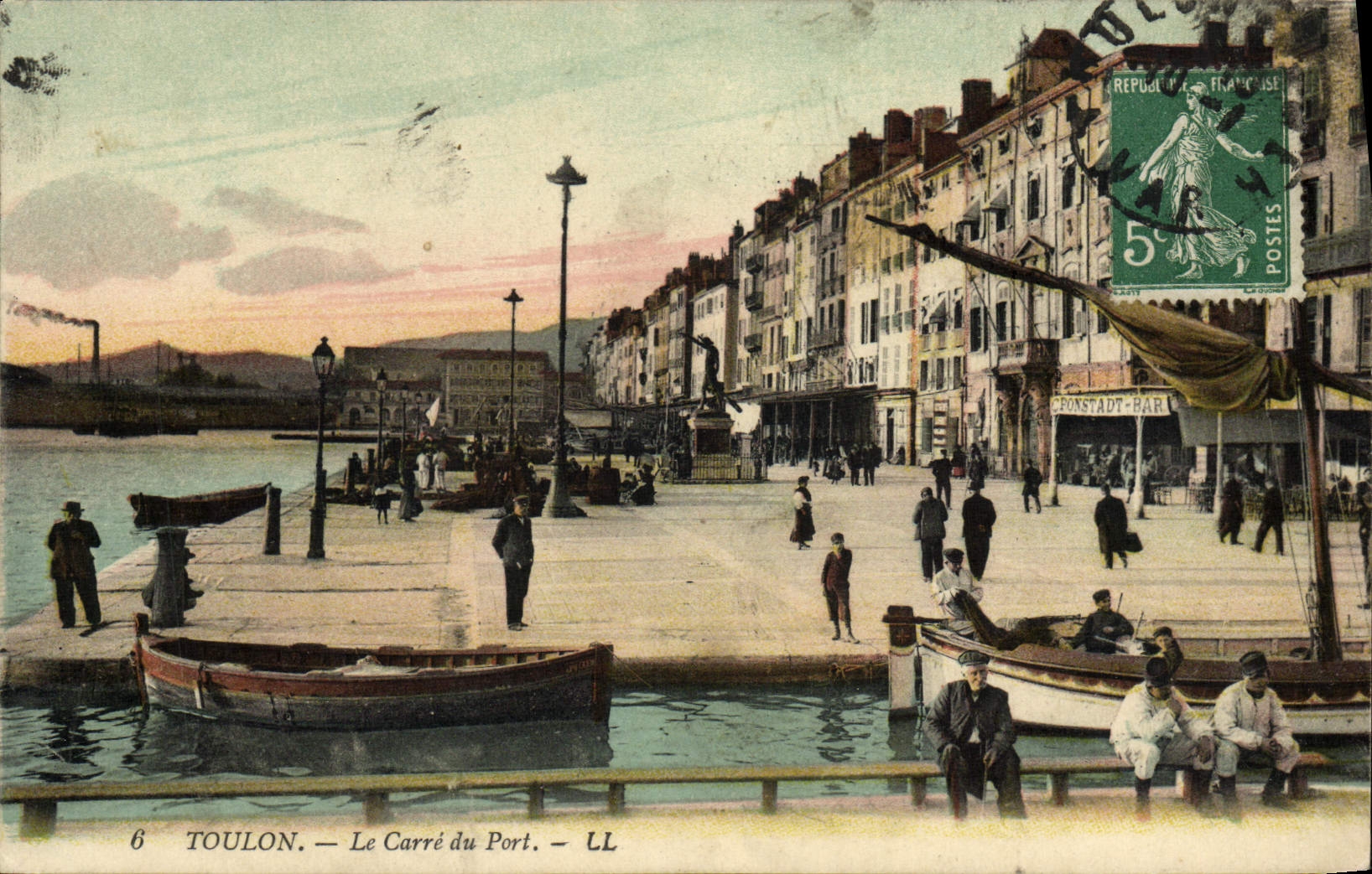 CPA Toulon Le Carre du Port Marins 