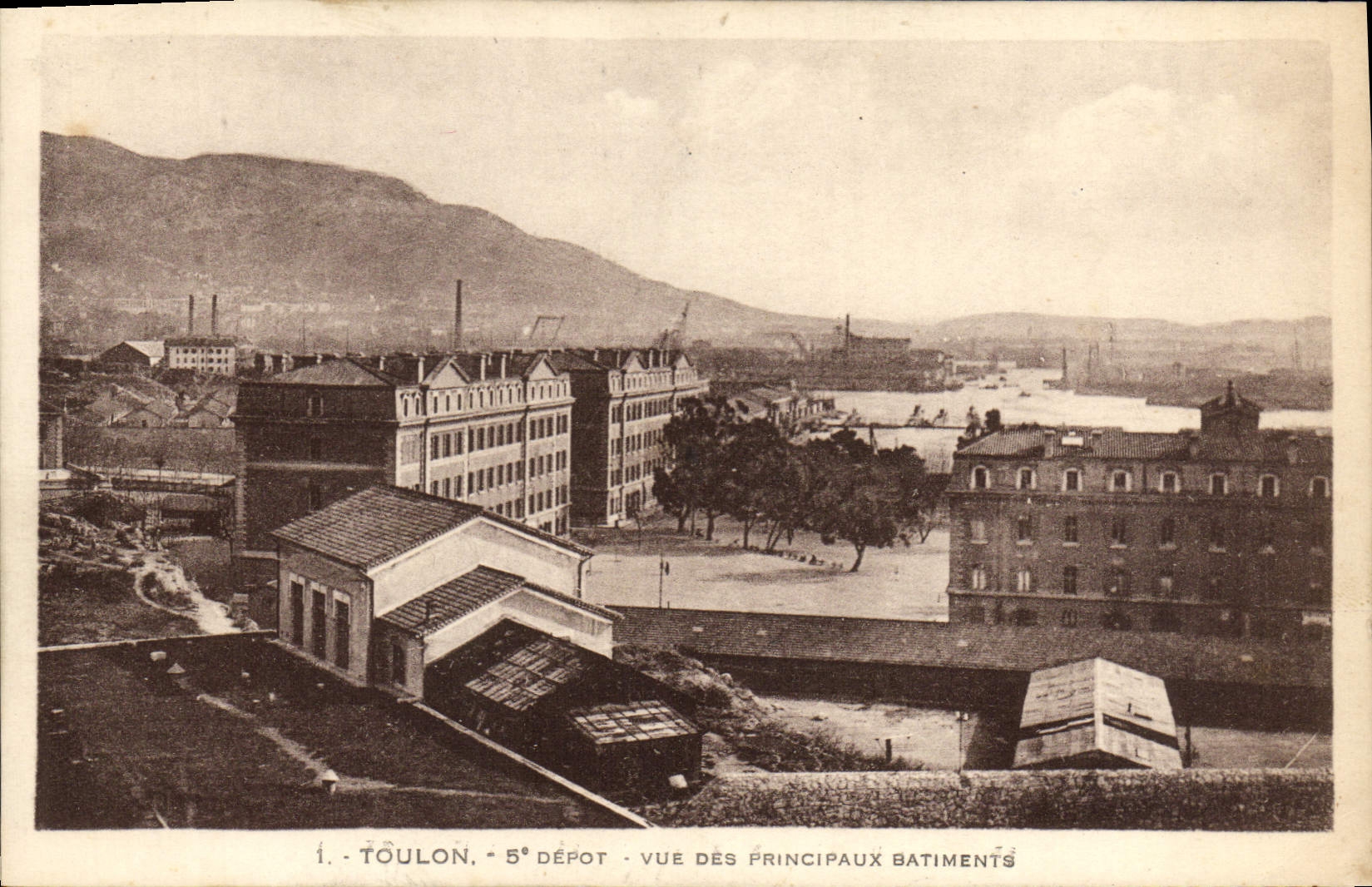 CPA Toulon 5eme Depot Vue des Principaux Batiments Militaria