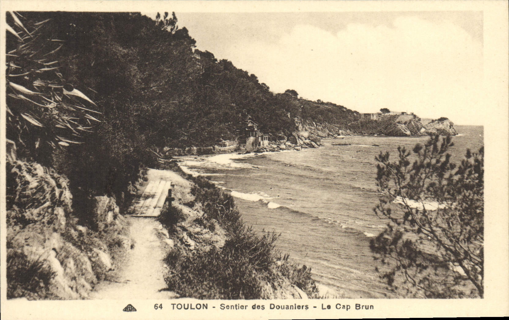 VINTAGE POSTCARD Toulon Path of Douanlers the Brown Cape