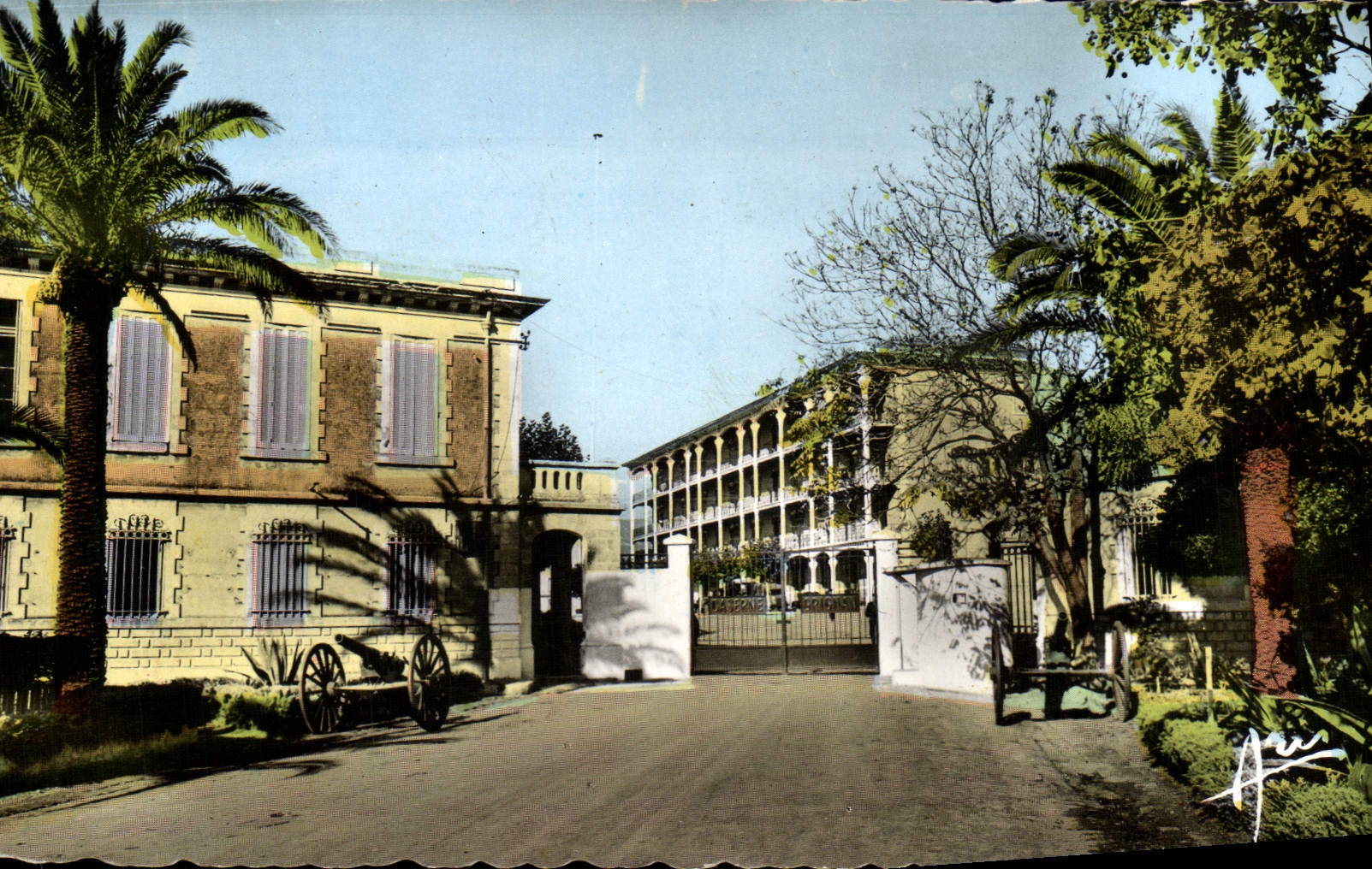 CPM Toulon La caserne Grignan Militaria