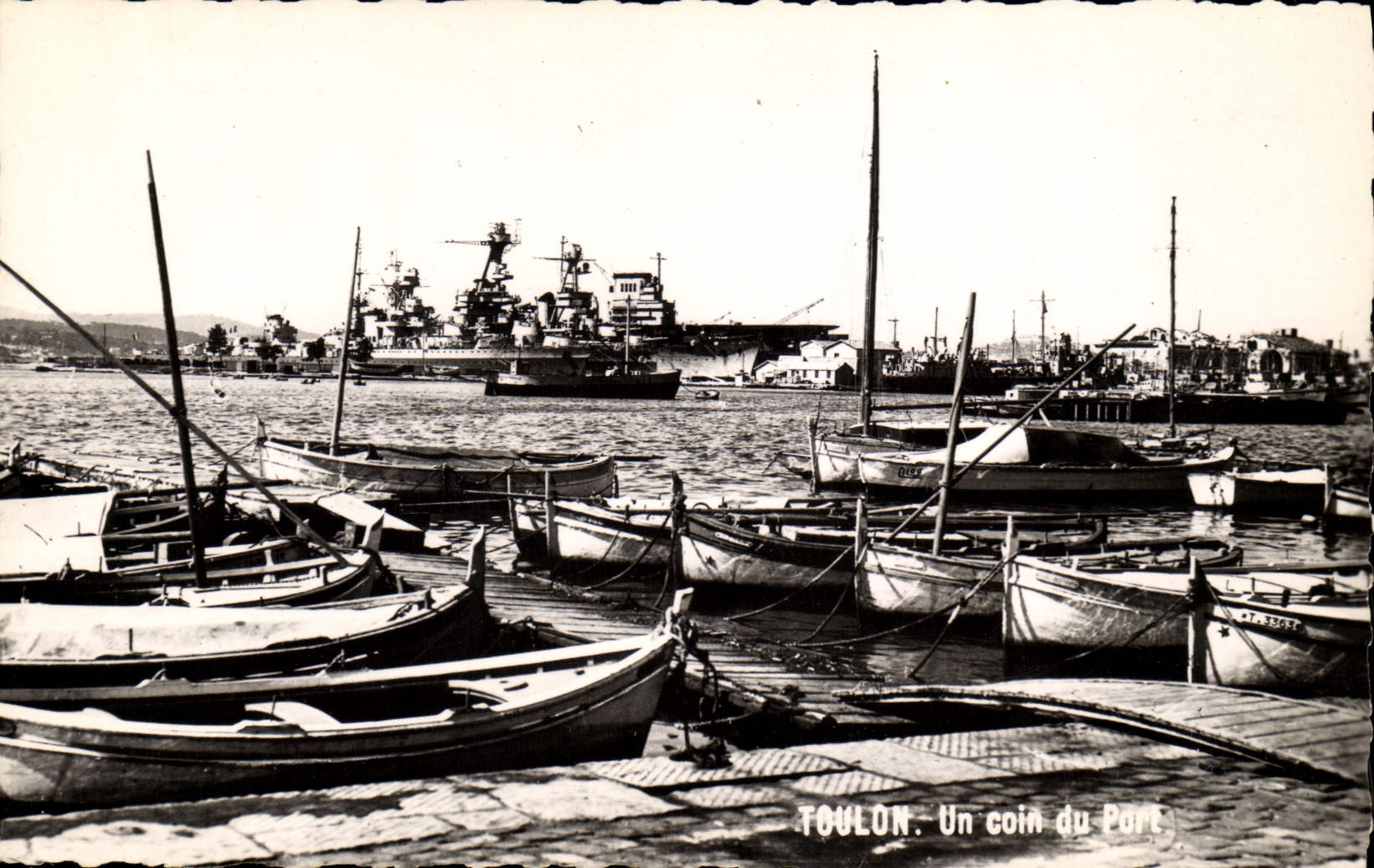 CPM Toulon Un coin du Port Bateaux