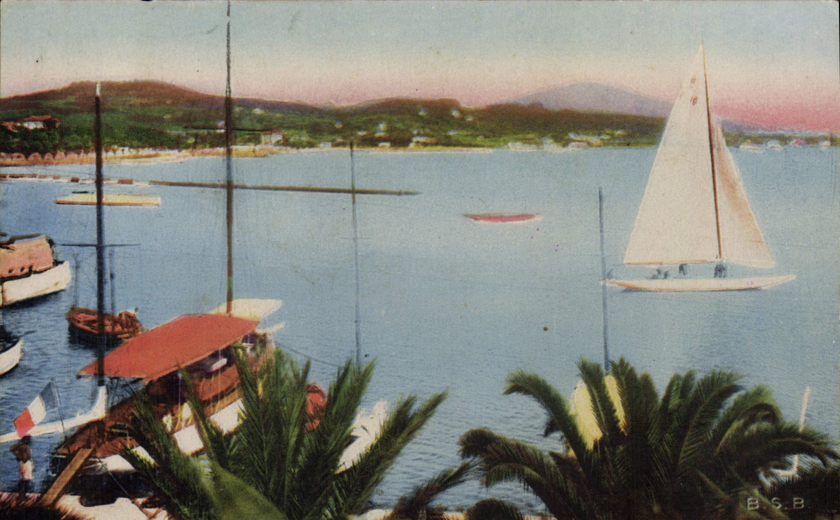 VINTAGE POSTCARD Sanary the Gulf Boats
