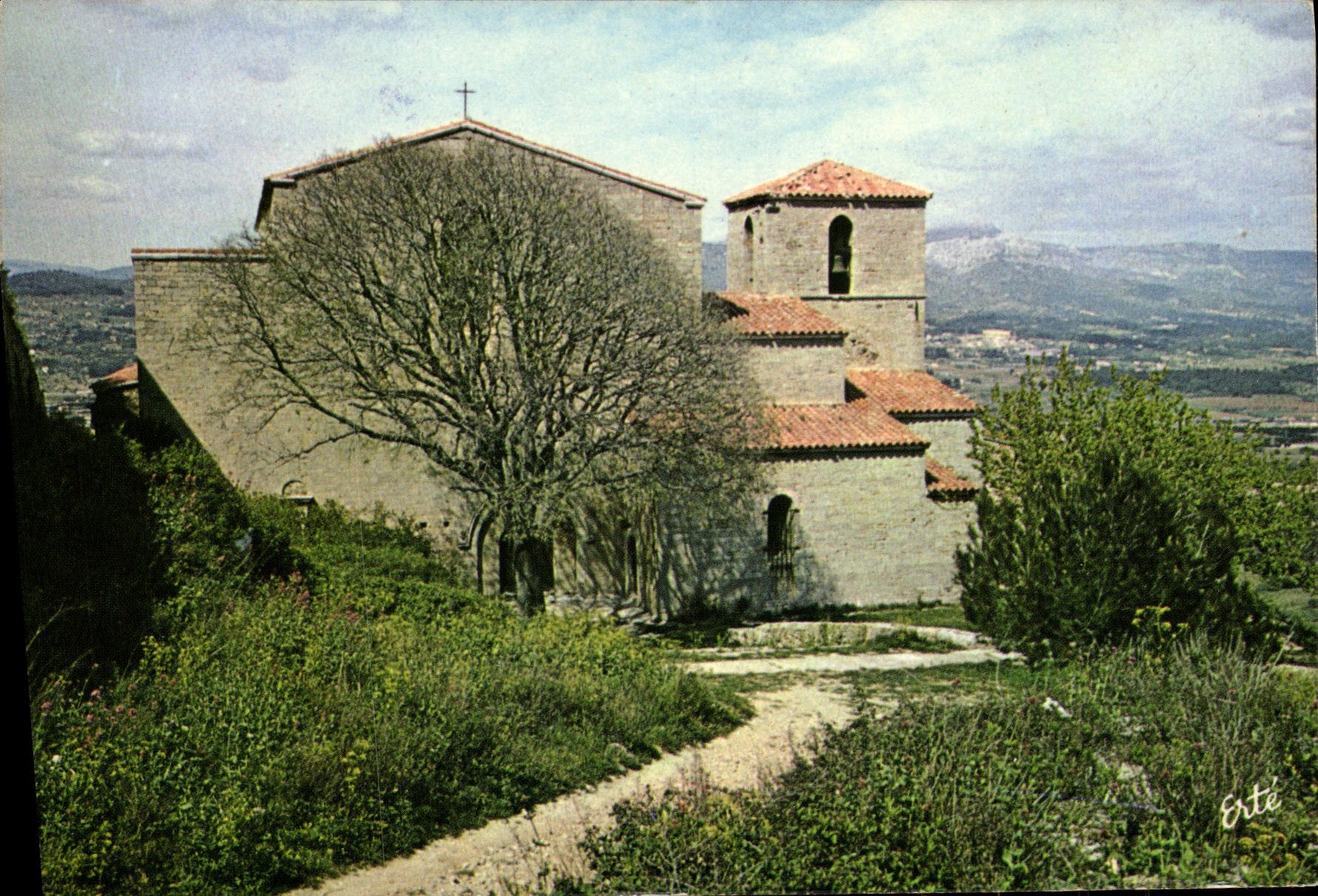 CPM Six Fours Le Collegiale de St Pierre es Liens Nef gothique sur sanctuaire roman