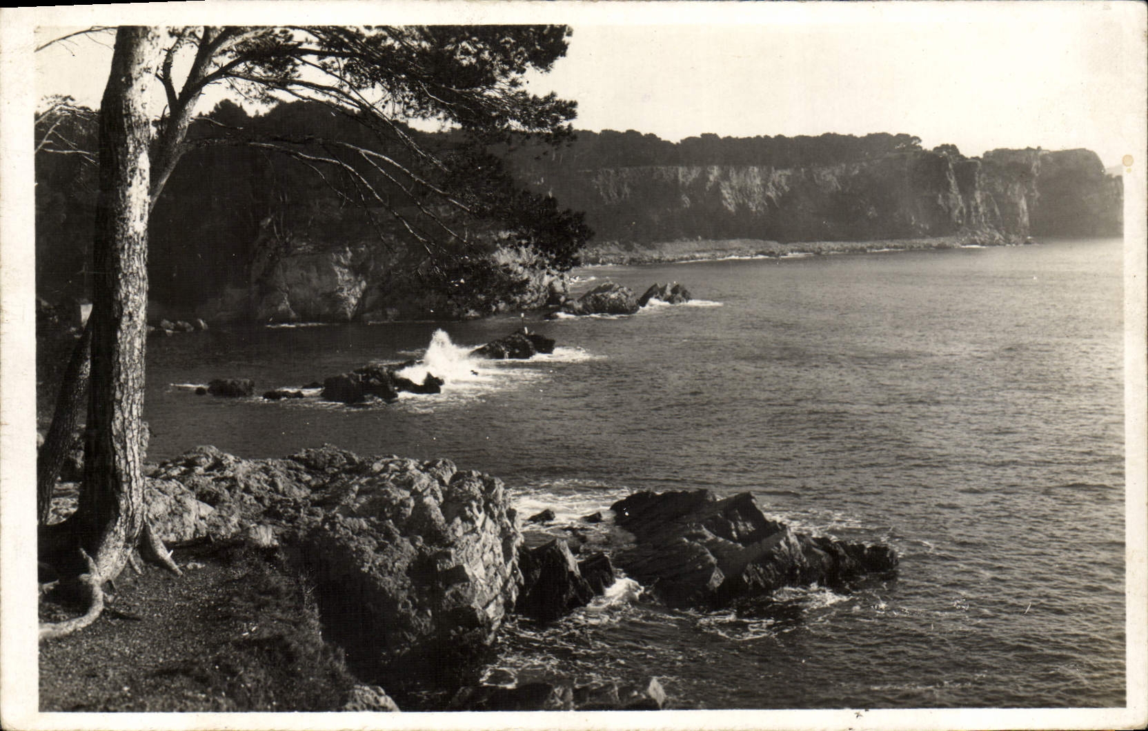 VINTAGE POSTCARD Toulon the Cliff of Sainte Marguerite