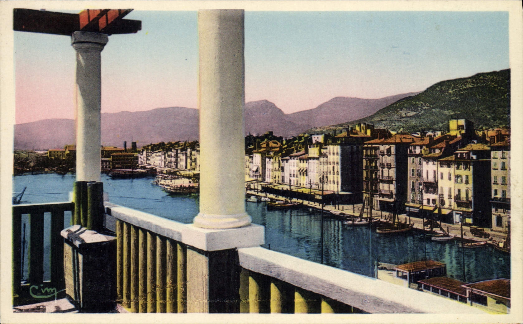 VINTAGE POSTCARD Toulon Pretty sight on the Quay