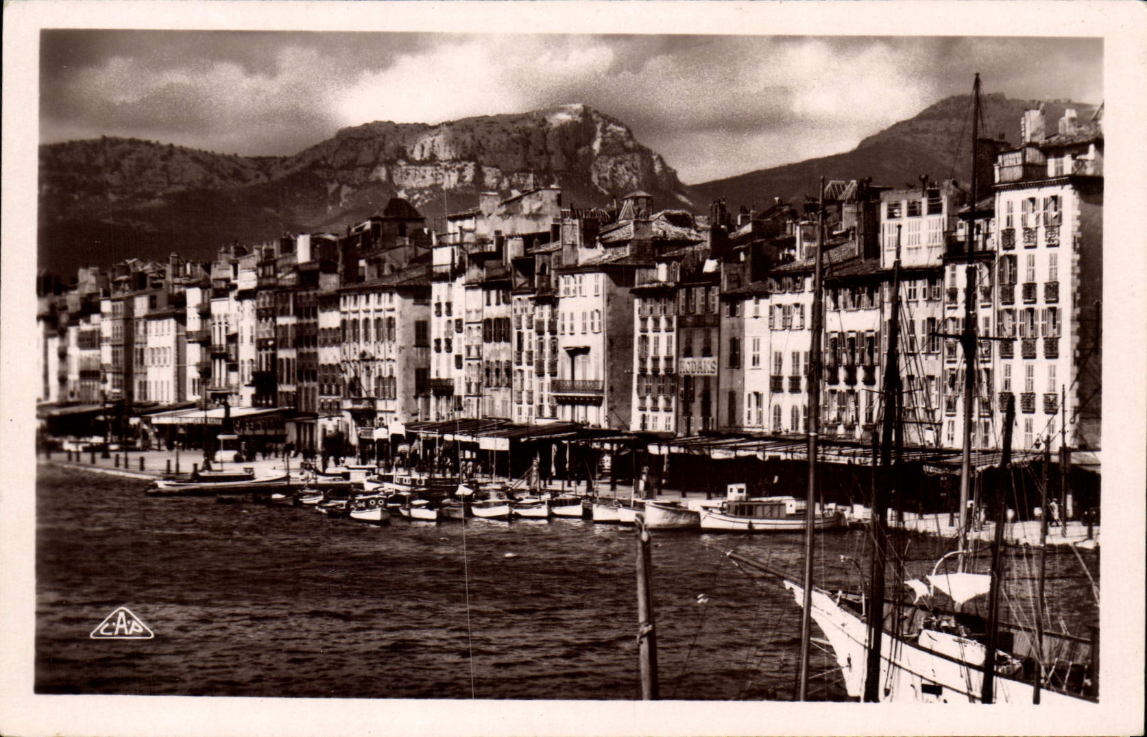 CPA Toulon Quai Cronstadt Bateaux