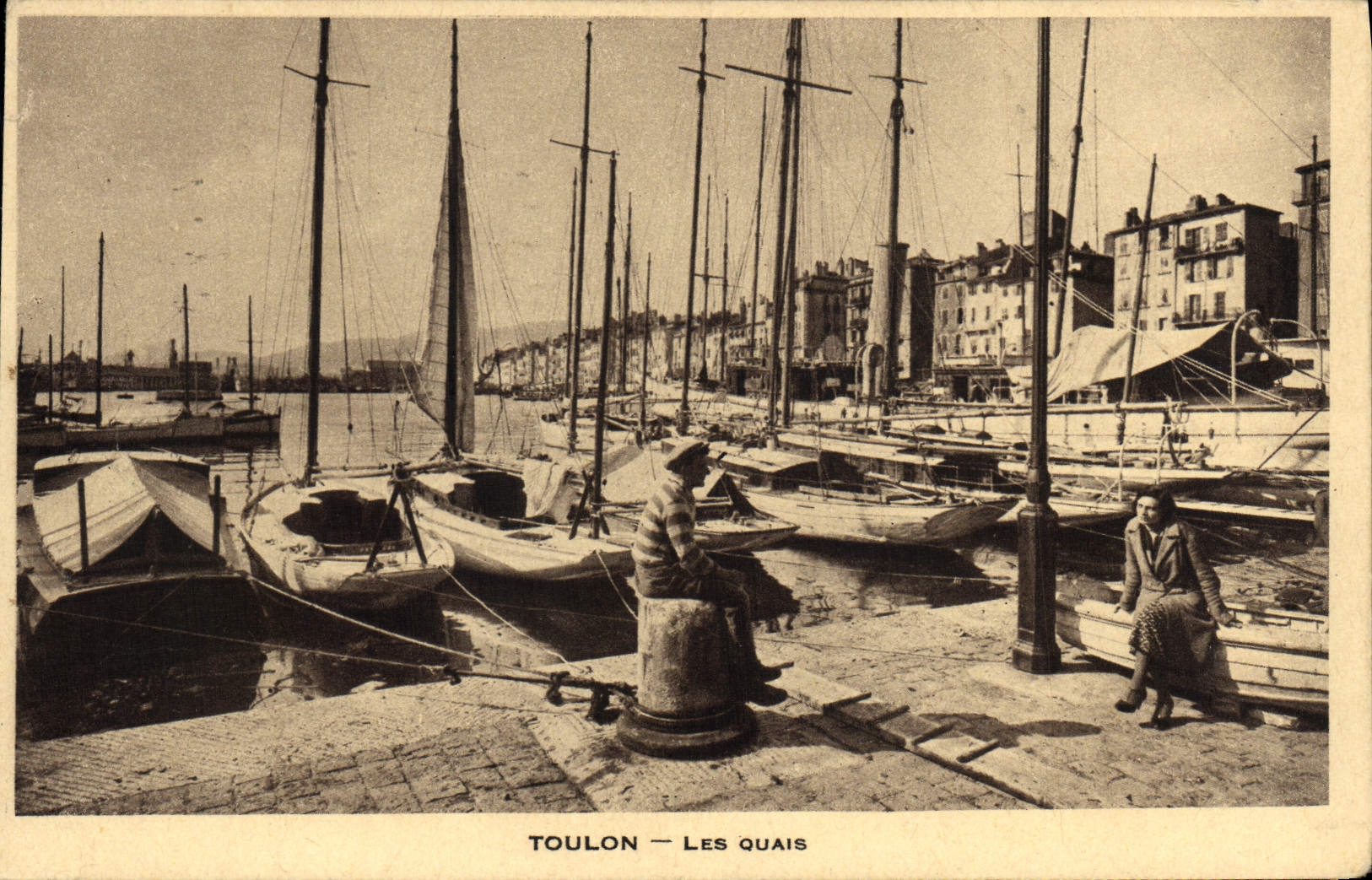 CPA Toulon Les Quais Bateaux