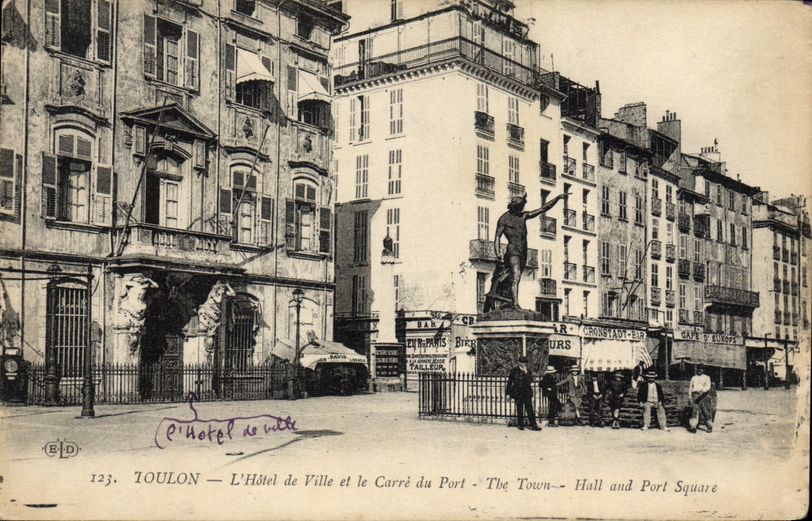 CPA Toulon L'Hotel de Ville et le Carre du Port