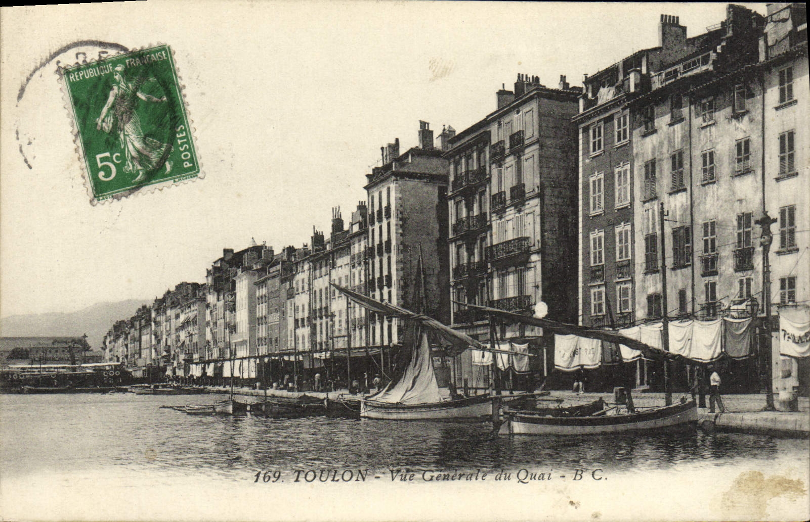 CPA Toulon Vue Generale du Quai Bateaux 