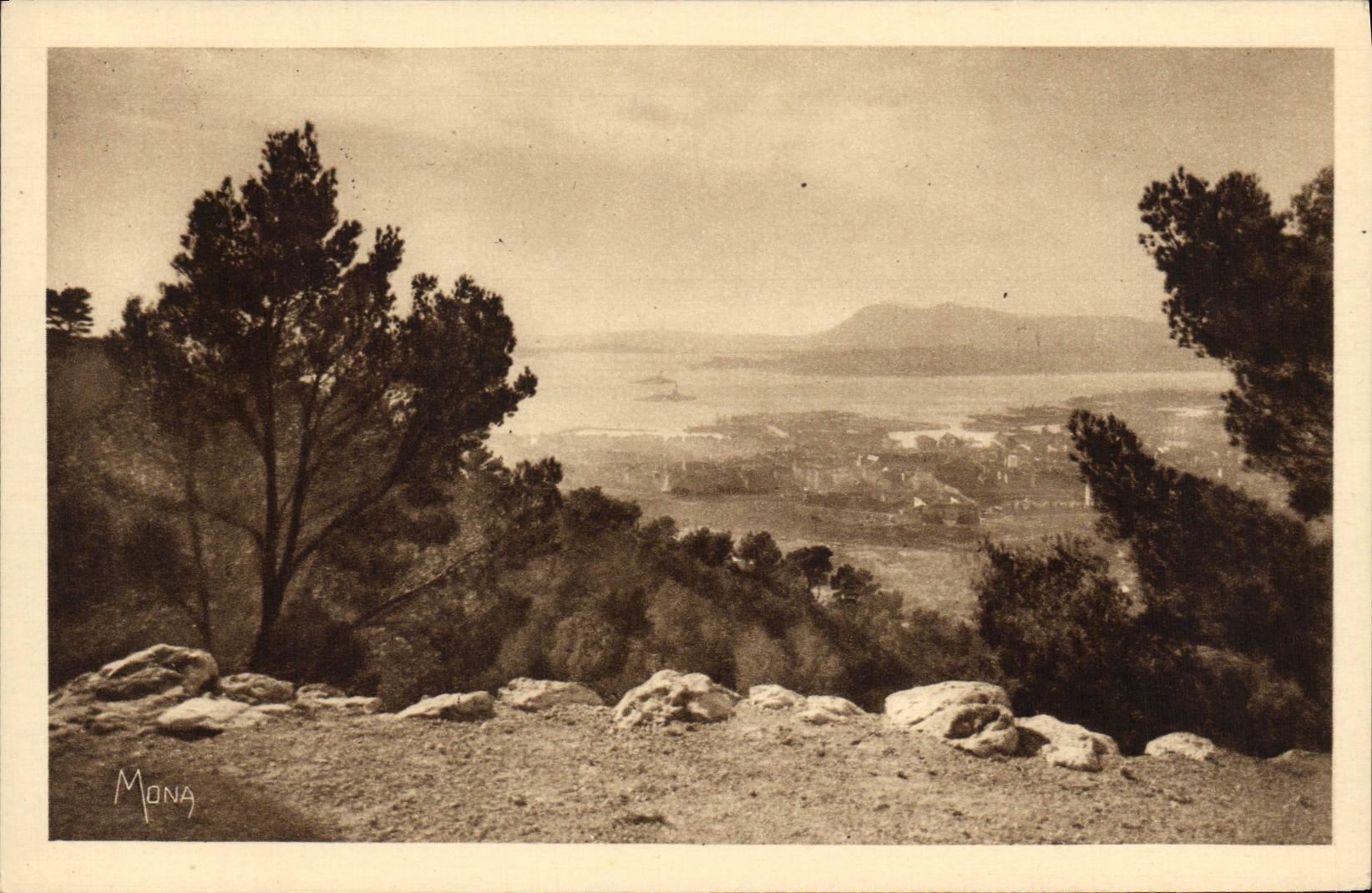 VINTAGE POSTCARD Toulon Seen of the roads and the city