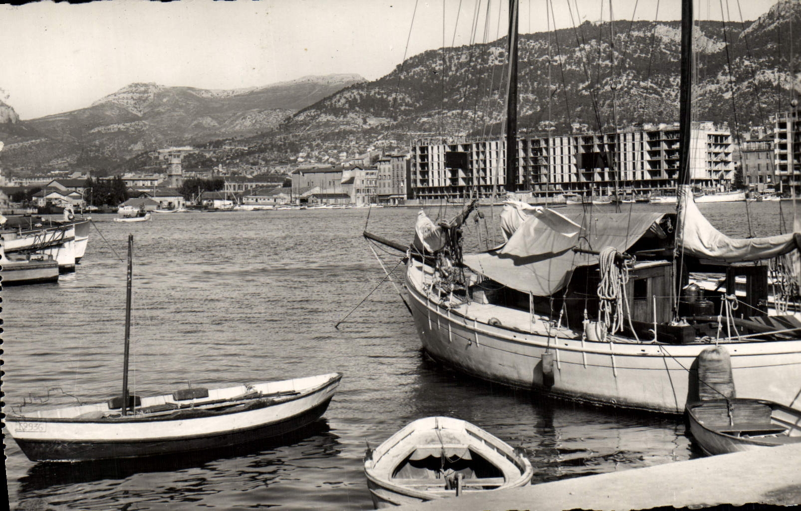 CPM Toulon sur Mer Les Quais Bateau 